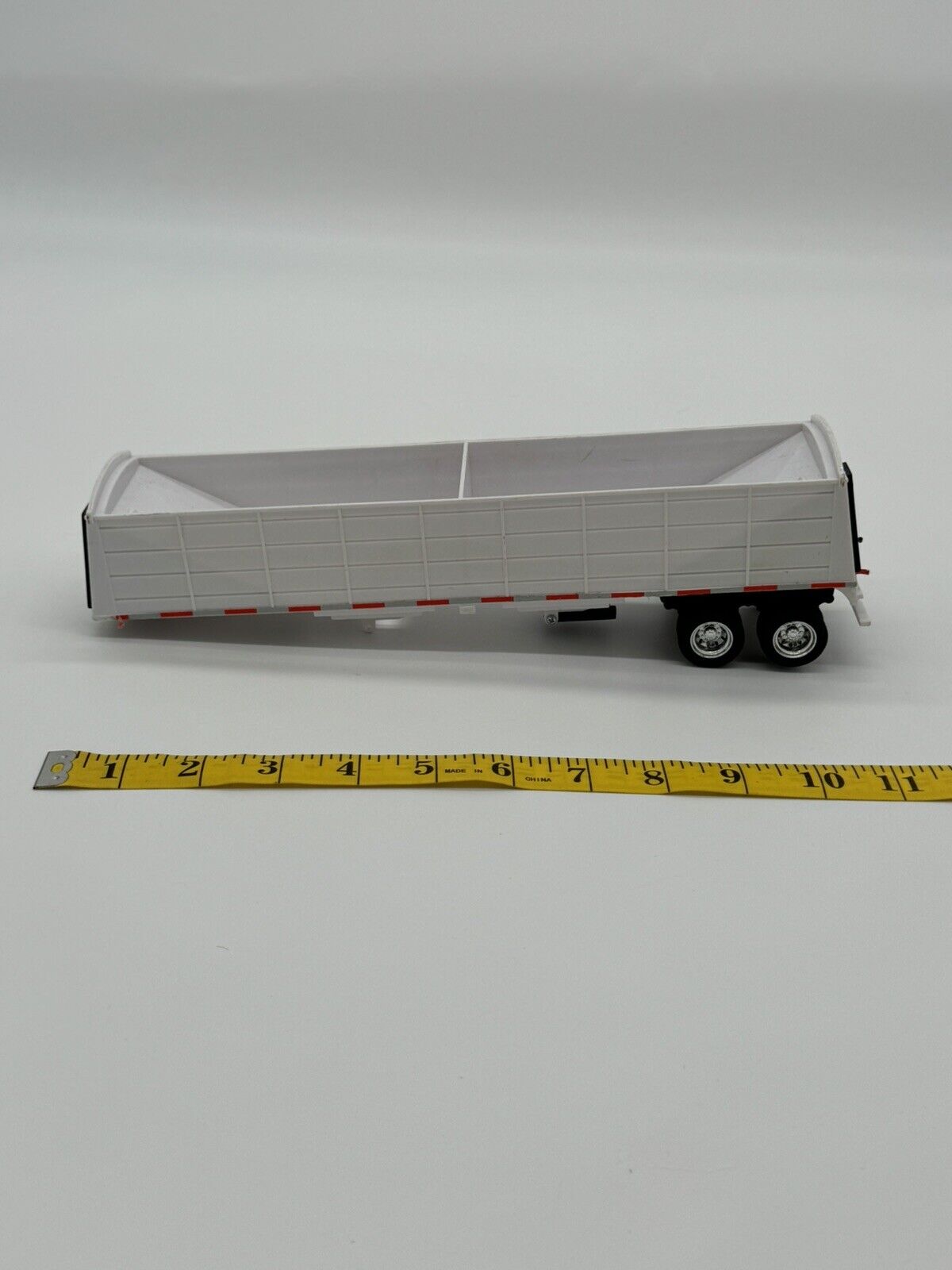 New Ray - Long Hauler Collection - Grain Hauler 1:32 - #102705