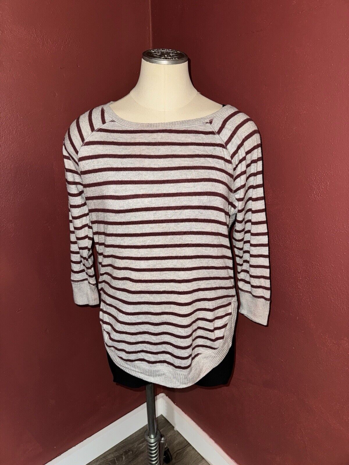 Maurice’s Striped Sweater ~ Gray & Maroon ~ Sz XS￼