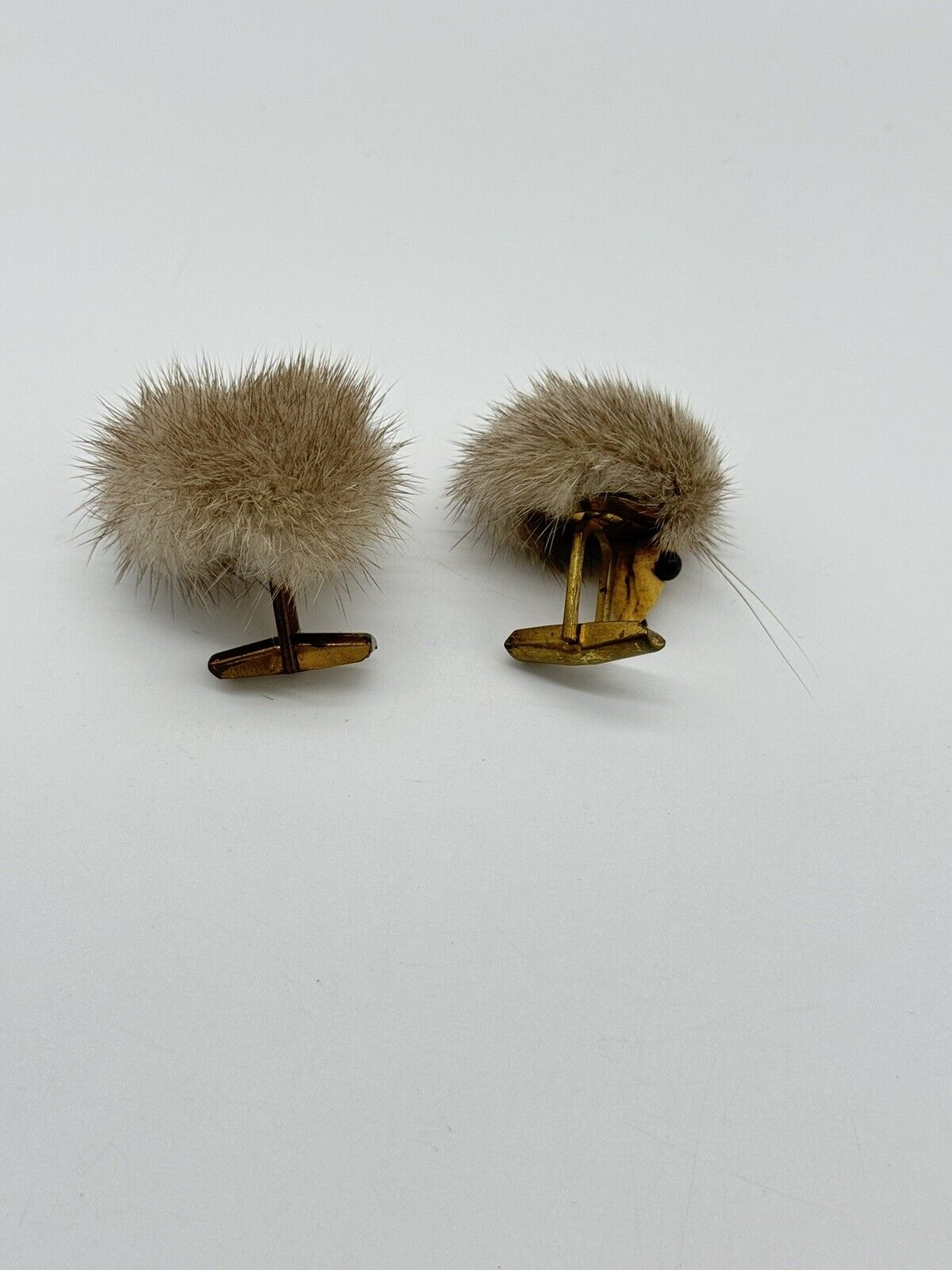 VINTAGE FUR CRITTER CUFFLINKS 50'S? MINK?