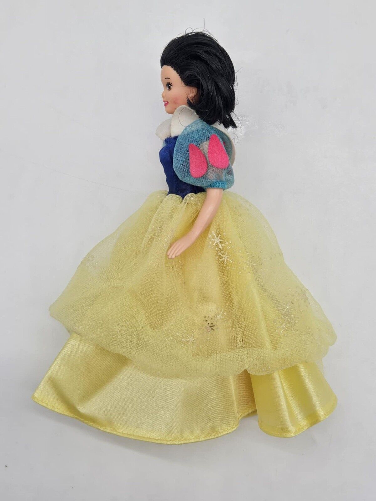 DISNEY  Snow White  6.5" Vintage Collectible Doll with Stand