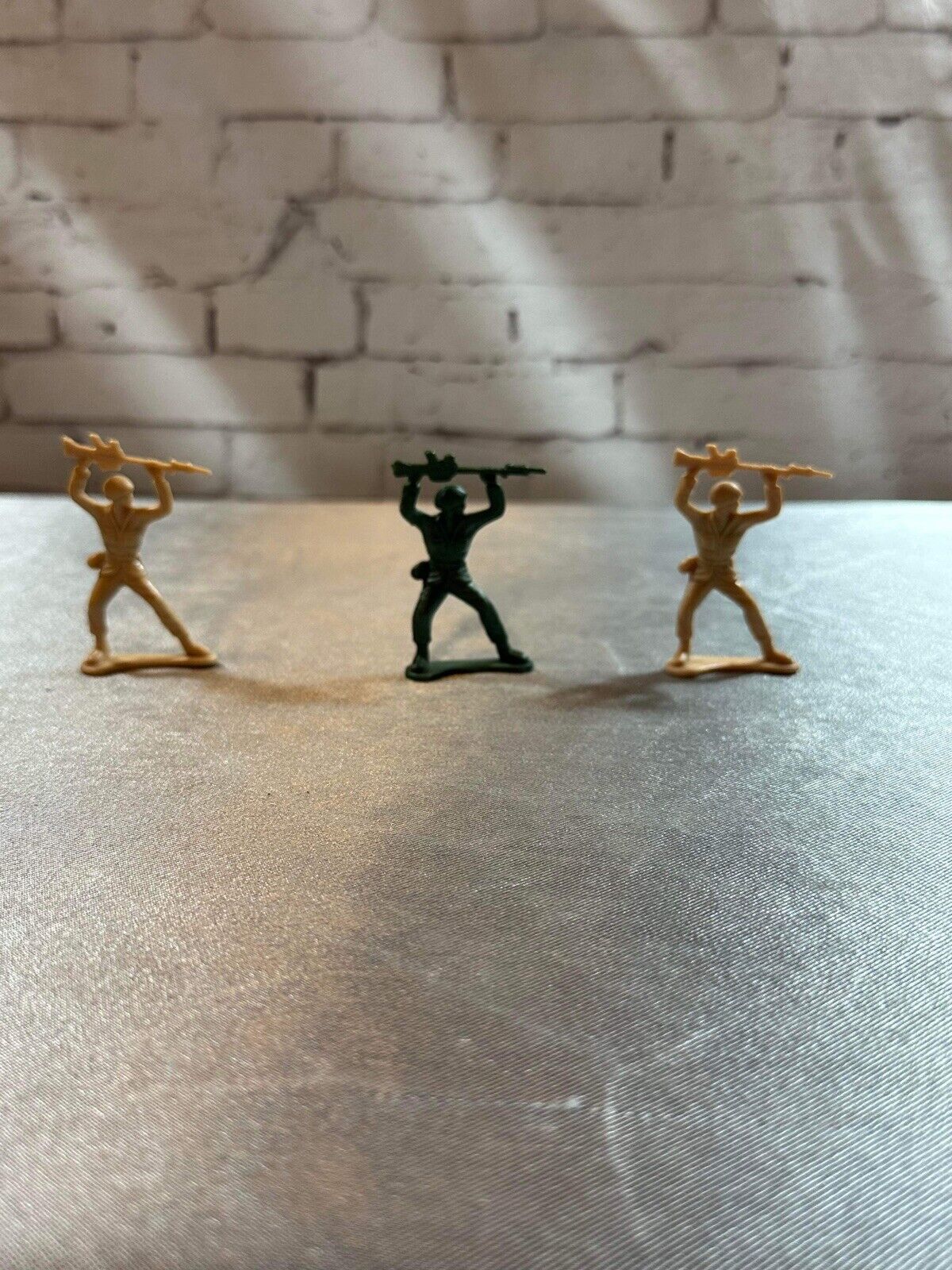 Lot of Tan/Green Plastic Army Men 2" Inch Bulk Action Figures Toy Soldiers