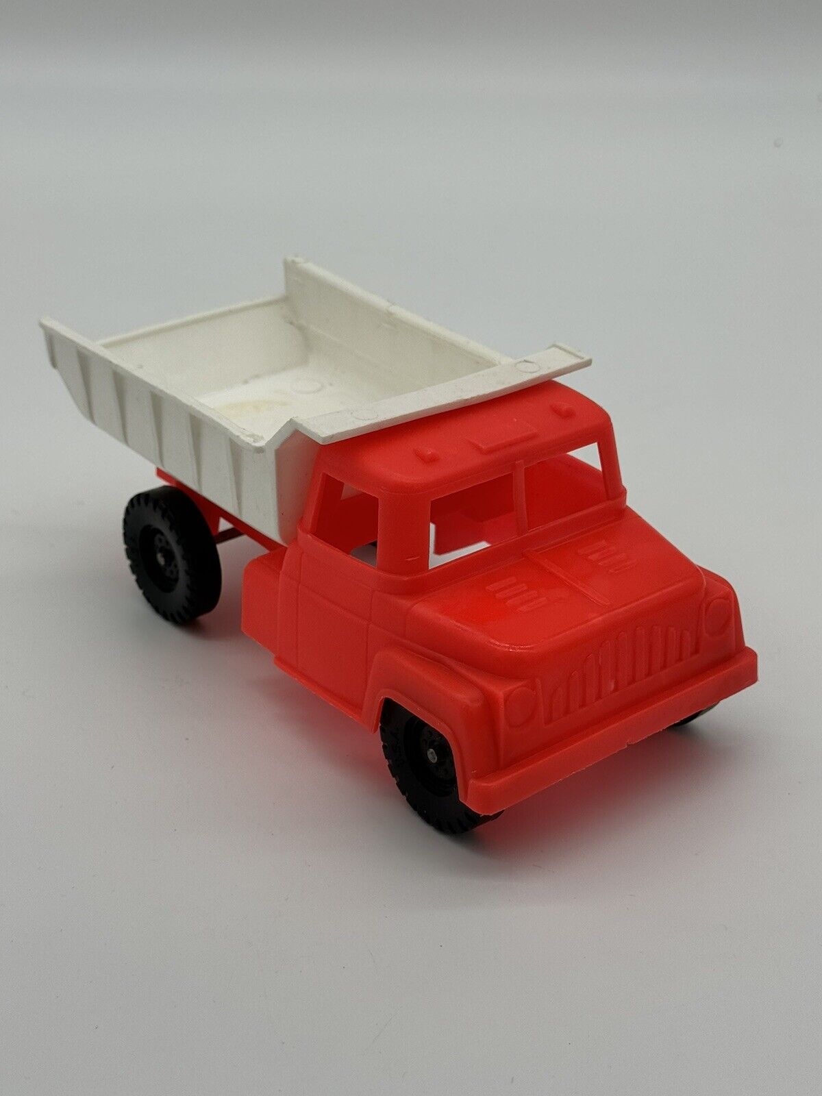 Plastic Truck American Plastics Dump Truck - VTY 005