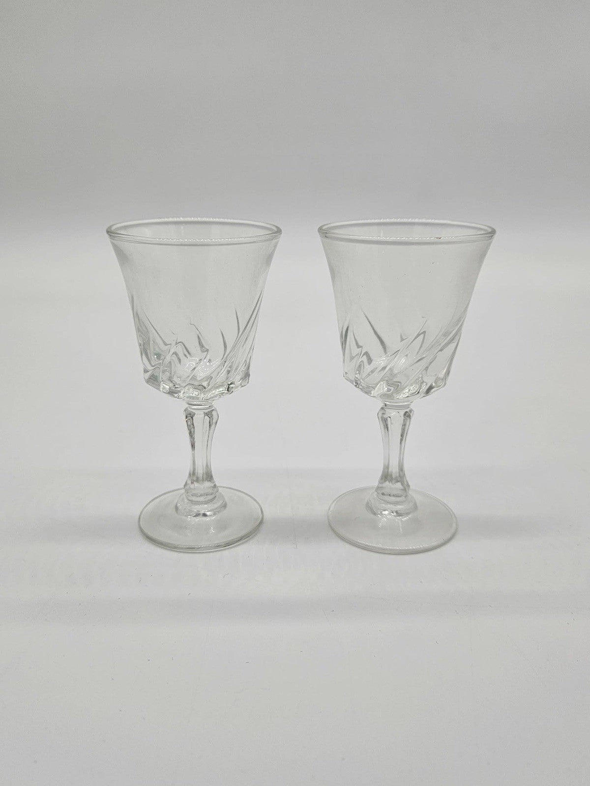 PAIR OF D'ARQUES /DURAND "FAMMES" CUT CRYSTAL CLARET WINE GLASSES 6-3/8"