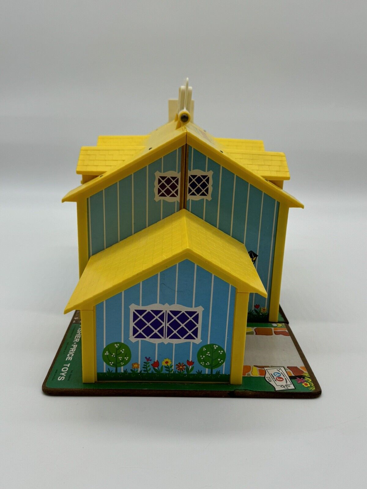 Vintage 1969 Fisher Price LITTLE PEOPLE #952 Yellow House, Figures & Furniture