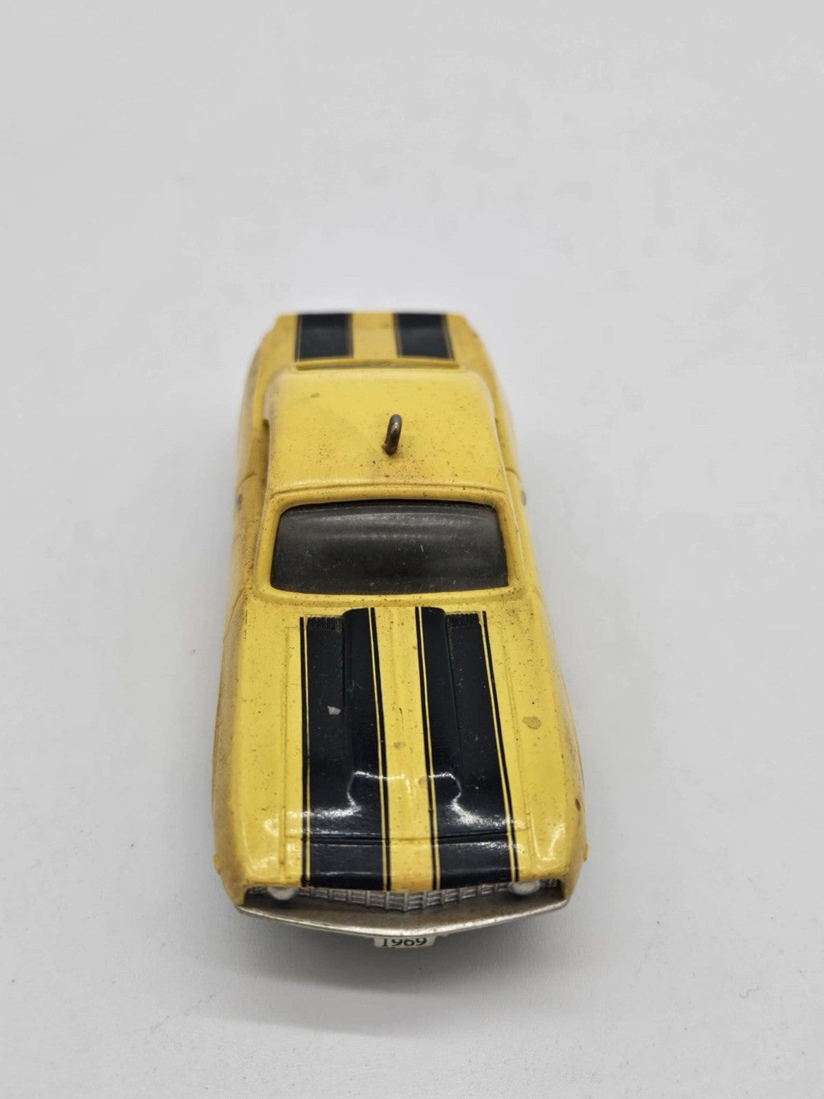 VINTAGE 1995 HALLMARK CARDS CHRISTMAS ORNAMENT 1969 YELLOW Z28 CAMARO CHEVROLET