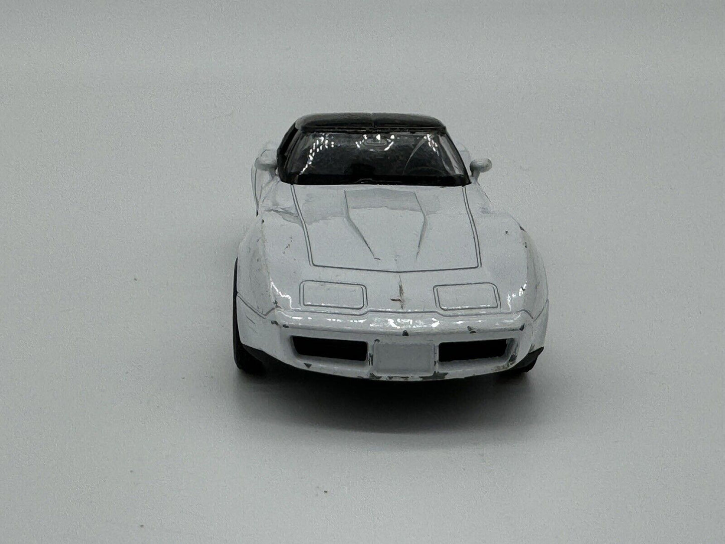 Welly 1982 Chevrolet Chevy Corvette Stingray Coupe White 1/38 Scale DieCast 006