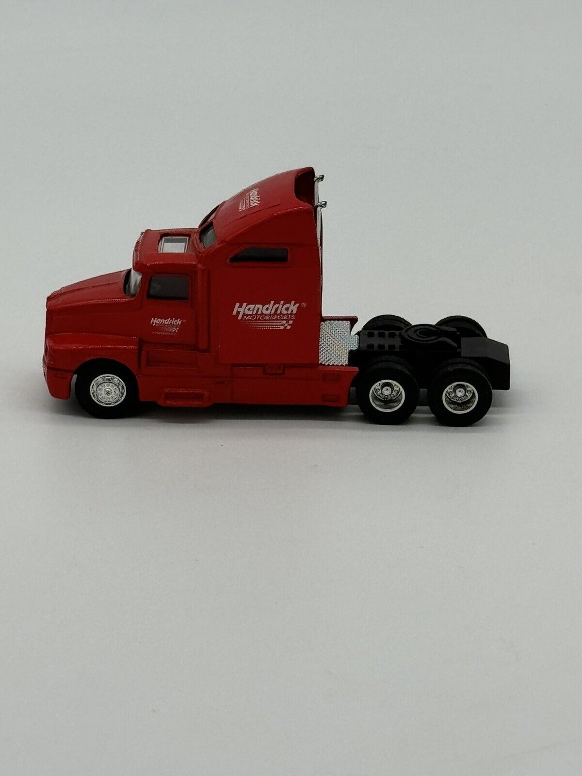 RUGGED YET SLEEK HENDRICKS MOTORSPORTS SEMI CAB 1:64 SCALE RACING CHAMPIONS