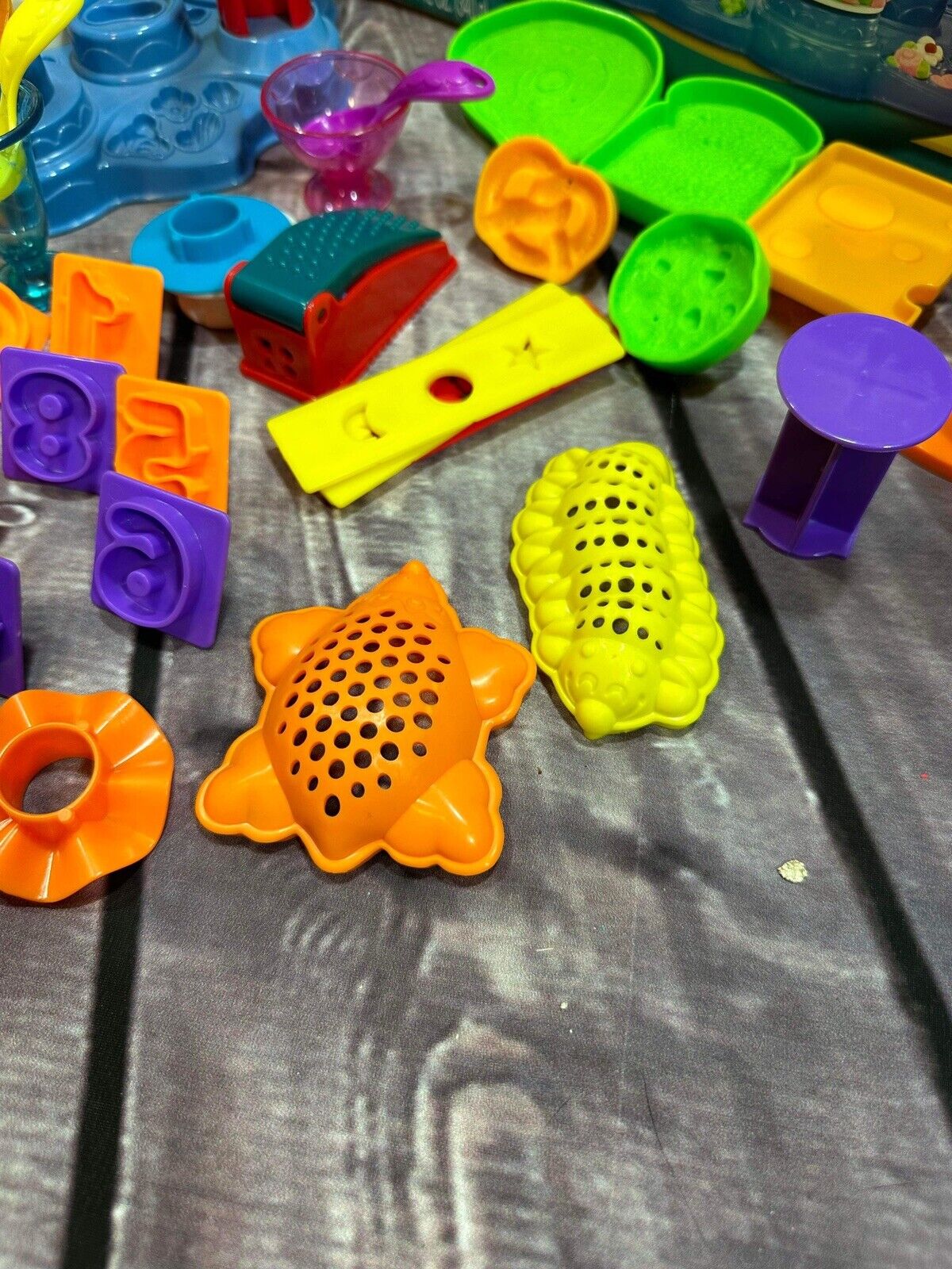 Play-Doh LOT Magic Swirl Ice Cream Shoppe Playset PLUS EXTRAS