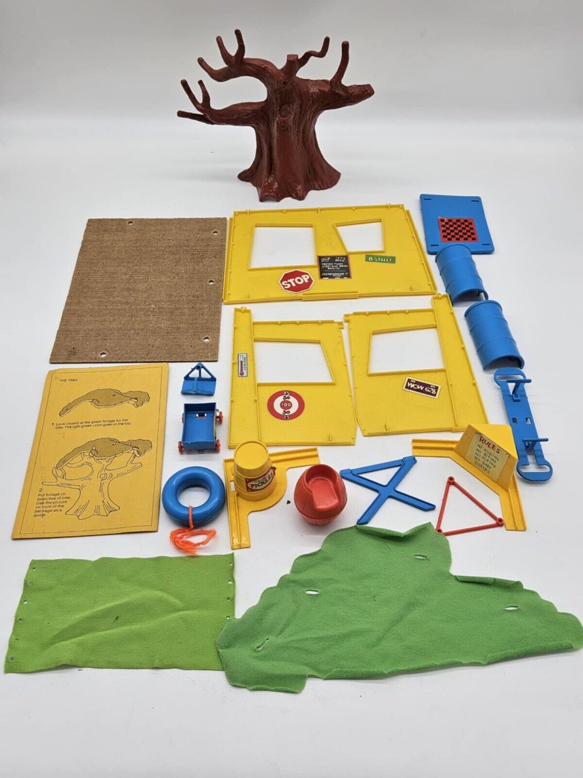 Honey Hill Bunch Club House with Box ~ (Missing Dolls)