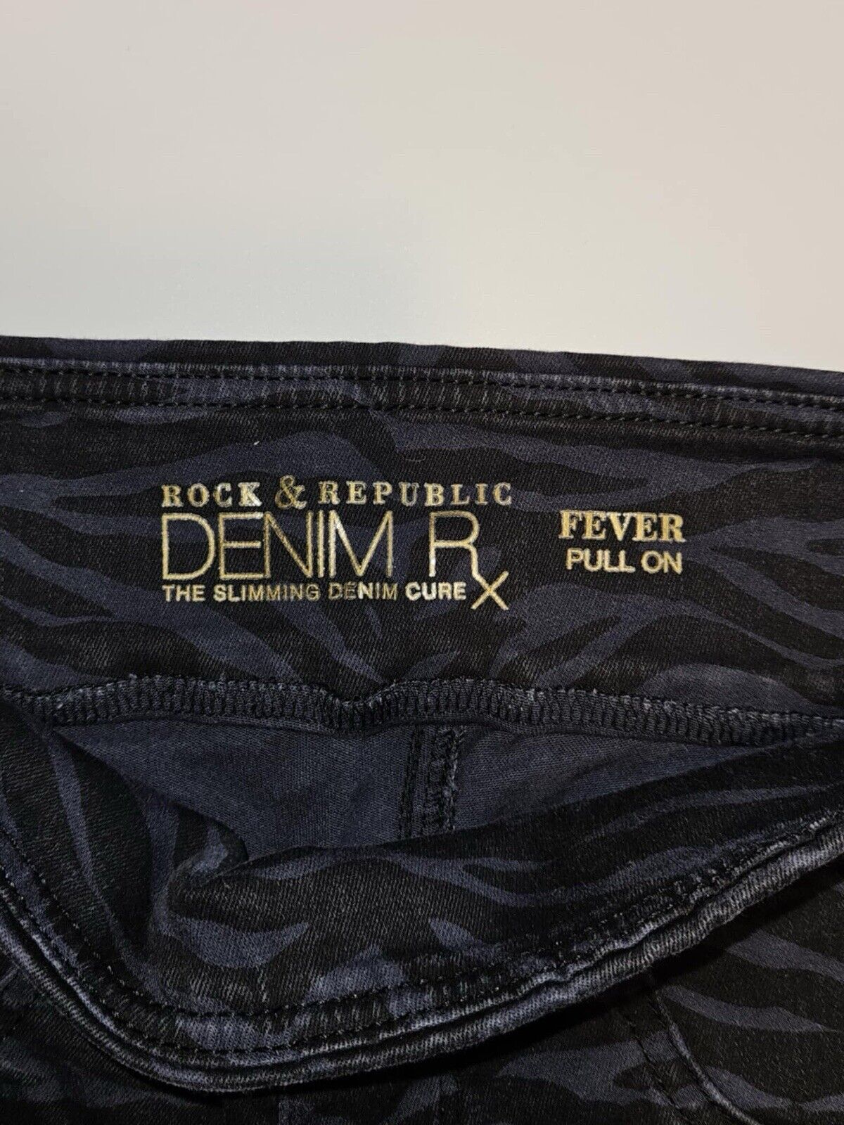 Rock & Republic Jeans, Womens Size 4 Fever Pull On Purple Zebra Sz 4 Slimming