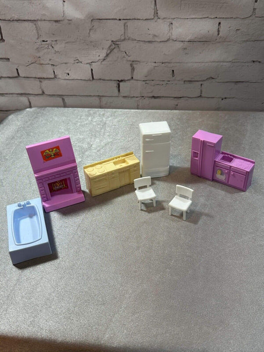 Lot of 8 Vintage Miniature Dollhouse Furniture & Appliances VTY 004