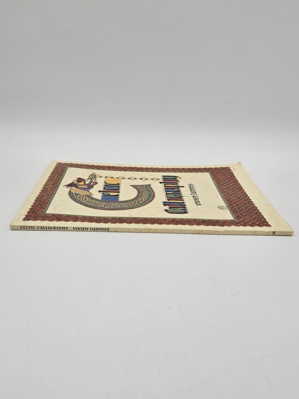 CELTIC CALLIGRAPHY by Vivien Lunniss - 2000 - handwriting