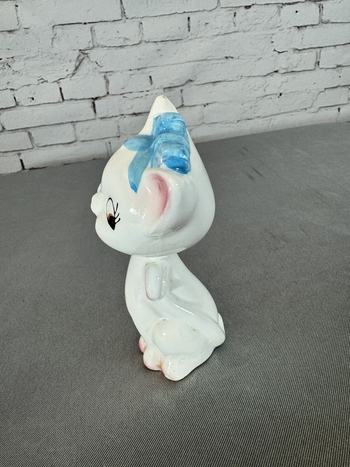 Vintage Puckered up Kitty Cat Collectibl e Figurine or Statue Made In Japan VFG