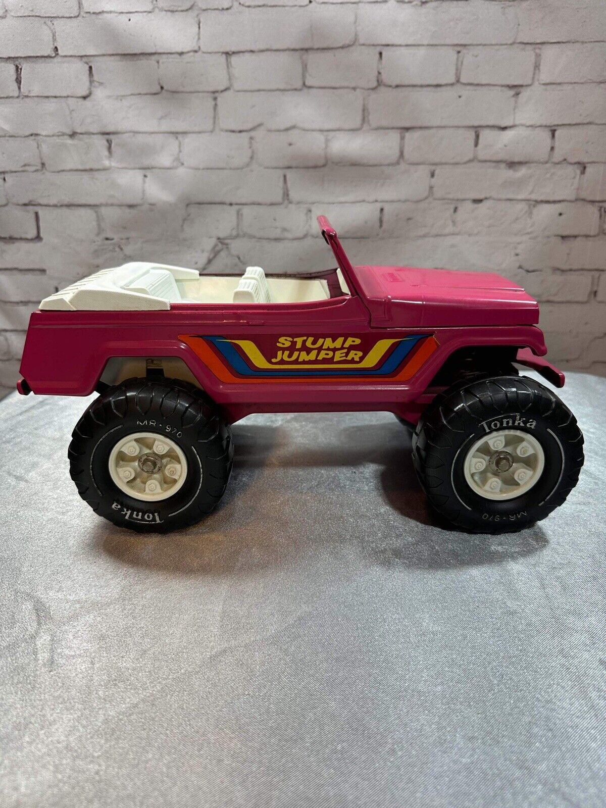 Tonka Stump Jumper lifted Jeepster pink w/white top nice shape vintage