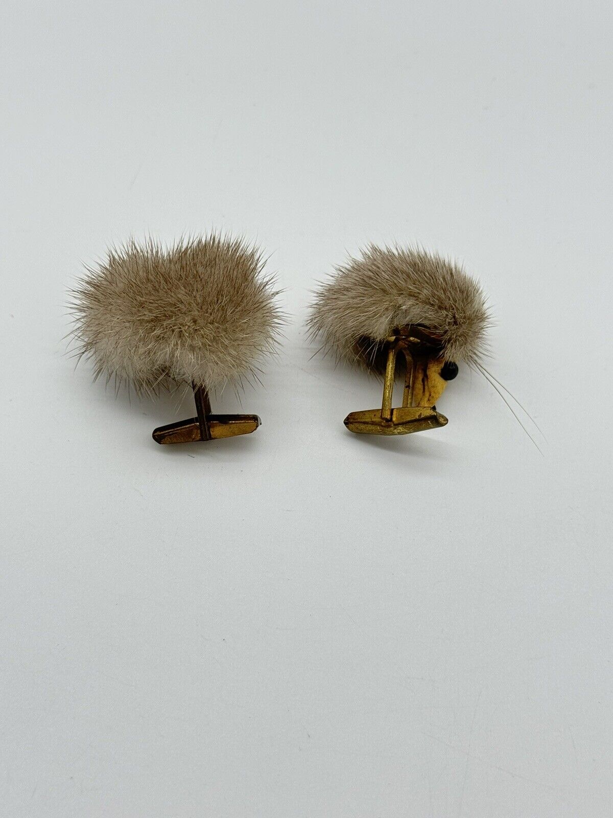 VINTAGE FUR CRITTER CUFFLINKS 50'S? MINK?