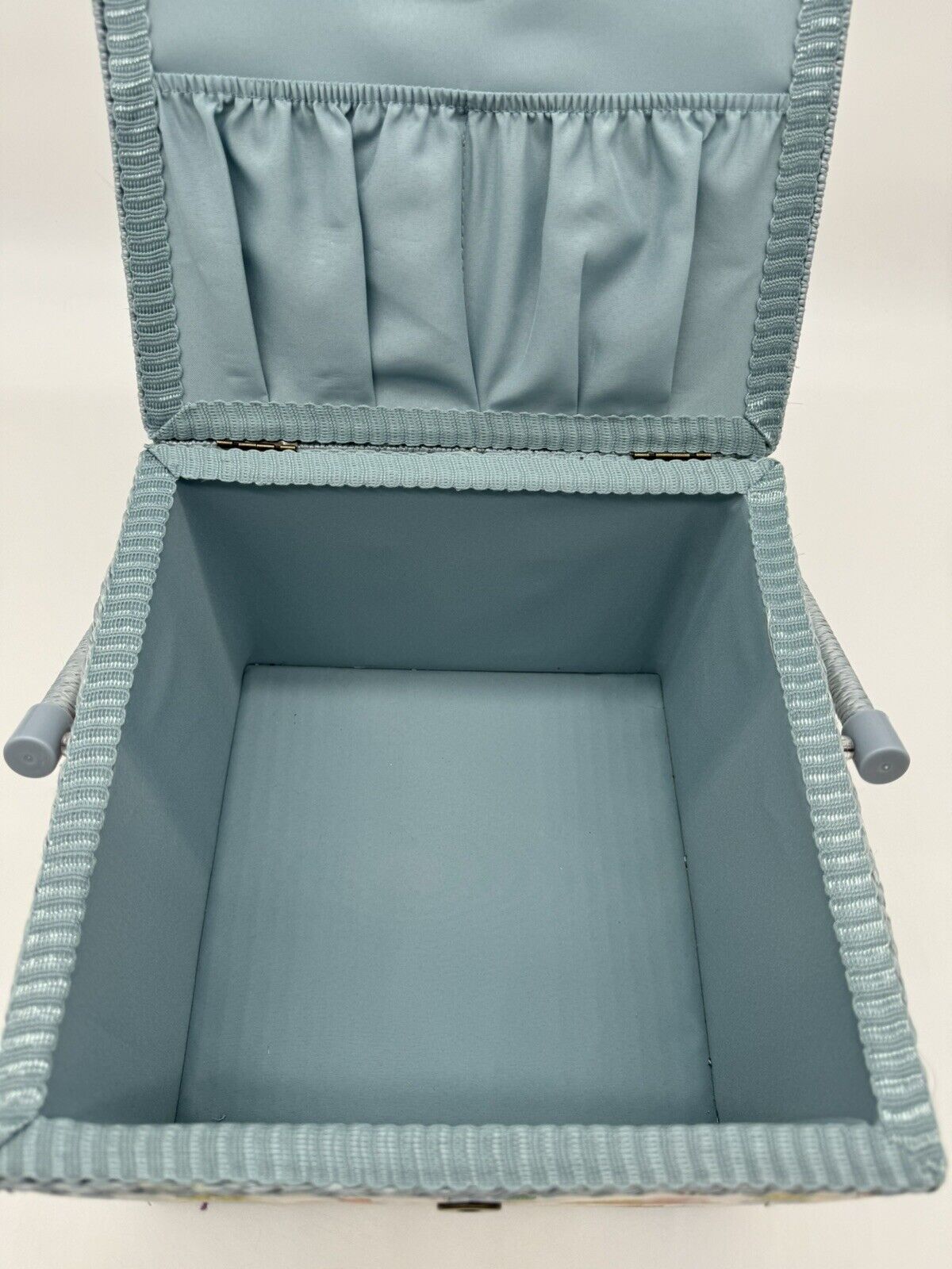 CUTE Vintage Portable Sewing Box