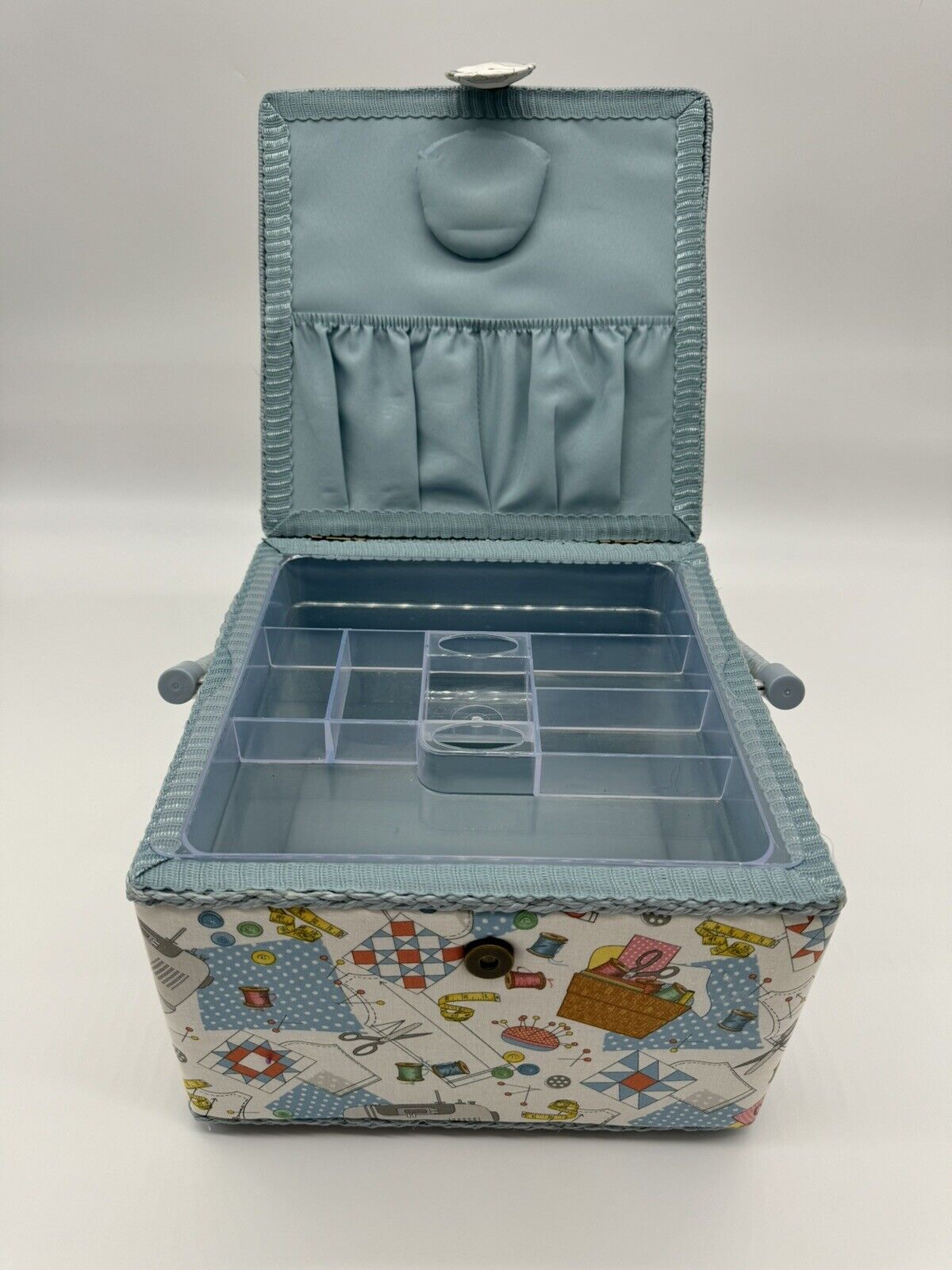 CUTE Vintage Portable Sewing Box
