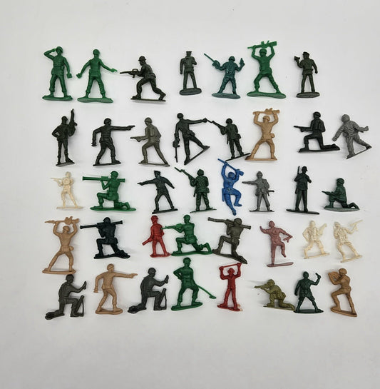 Vintage Plastic Army Men Soldiers Figures Lot Green Tan Blue Toy Soldiers WWII