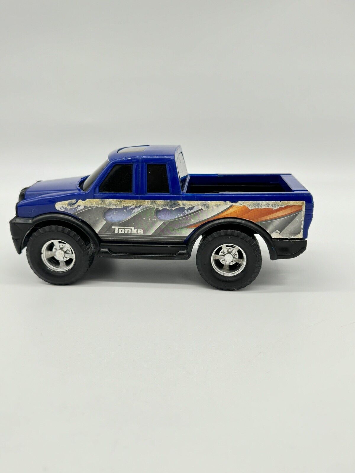 Funrise Hasbro Tonka 8.25" Extended Cab Blue Wave Graphic Pickup Truck Toy