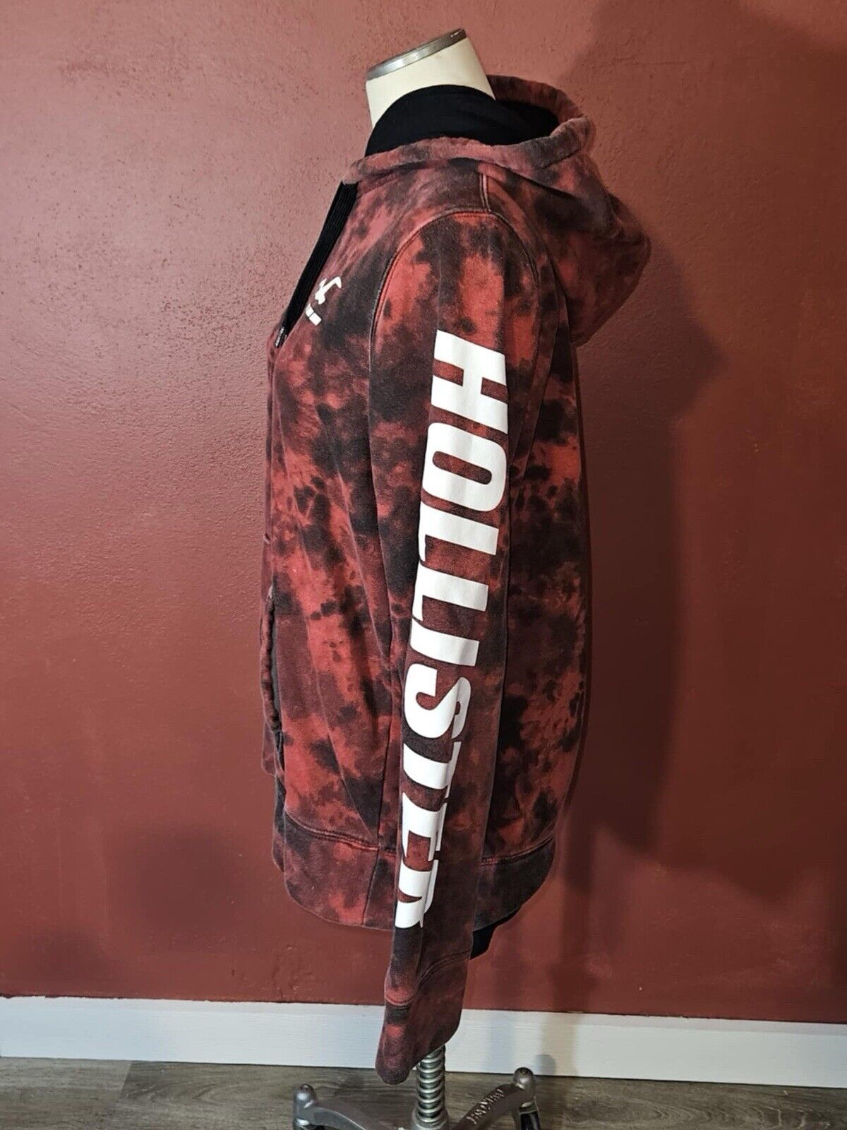 Hollister Men's Sweater Hoodie Pullover Red White Size L