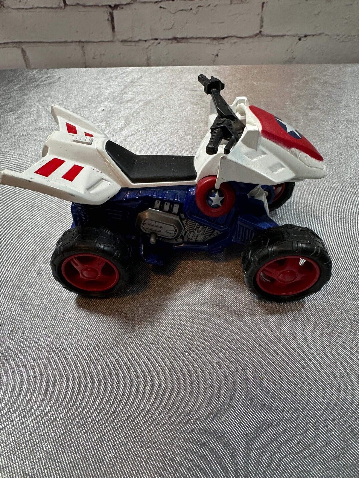 Marvel Captain America Cruisers Trail Trooper Zoom N Go ATV Pop-Out Weapon 003