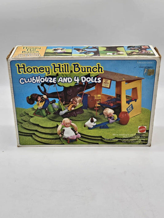 Honey Hill Bunch Club House with Box ~ (Missing Dolls)