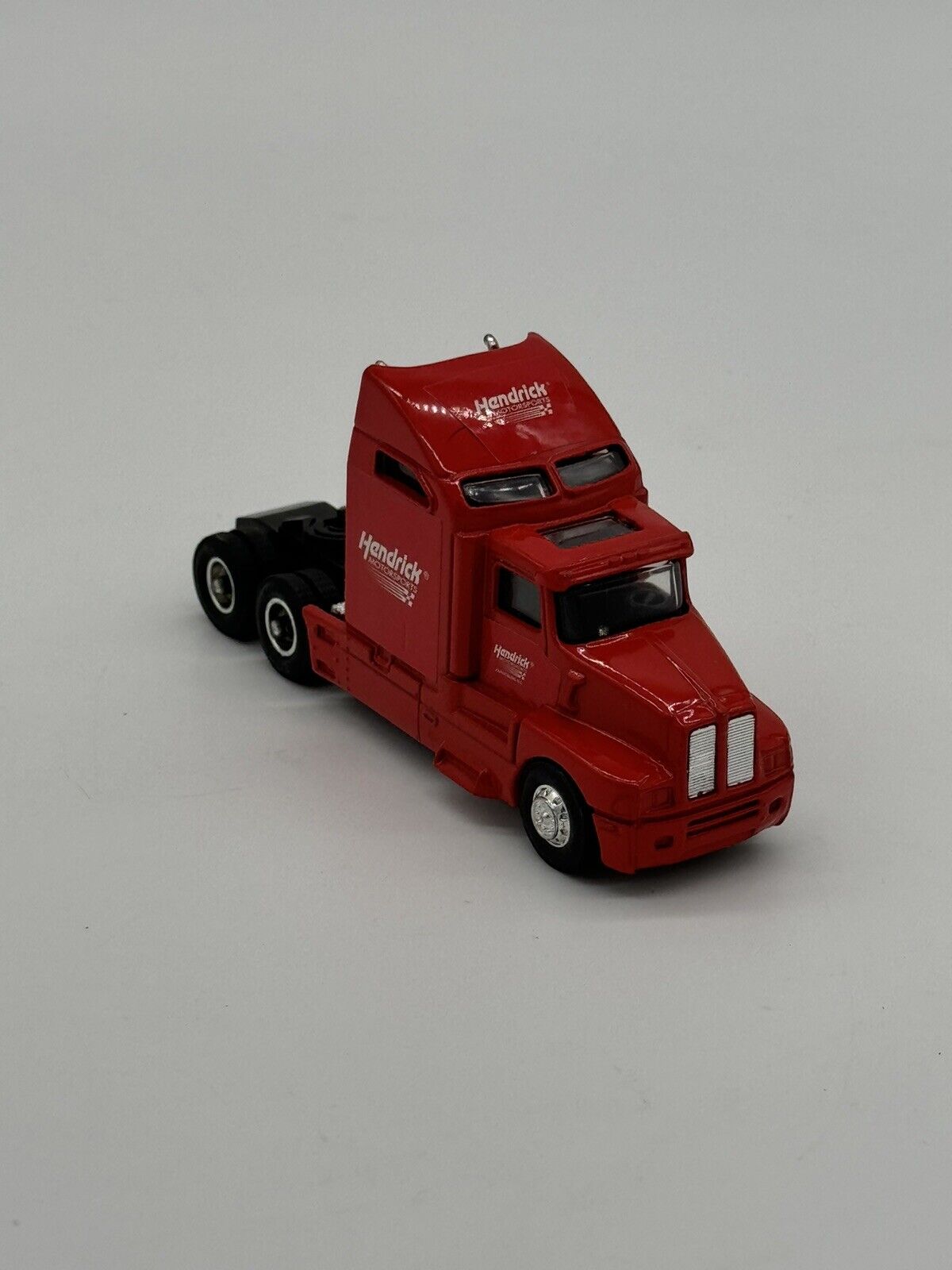 RUGGED YET SLEEK HENDRICKS MOTORSPORTS SEMI CAB 1:64 SCALE RACING CHAMPIONS