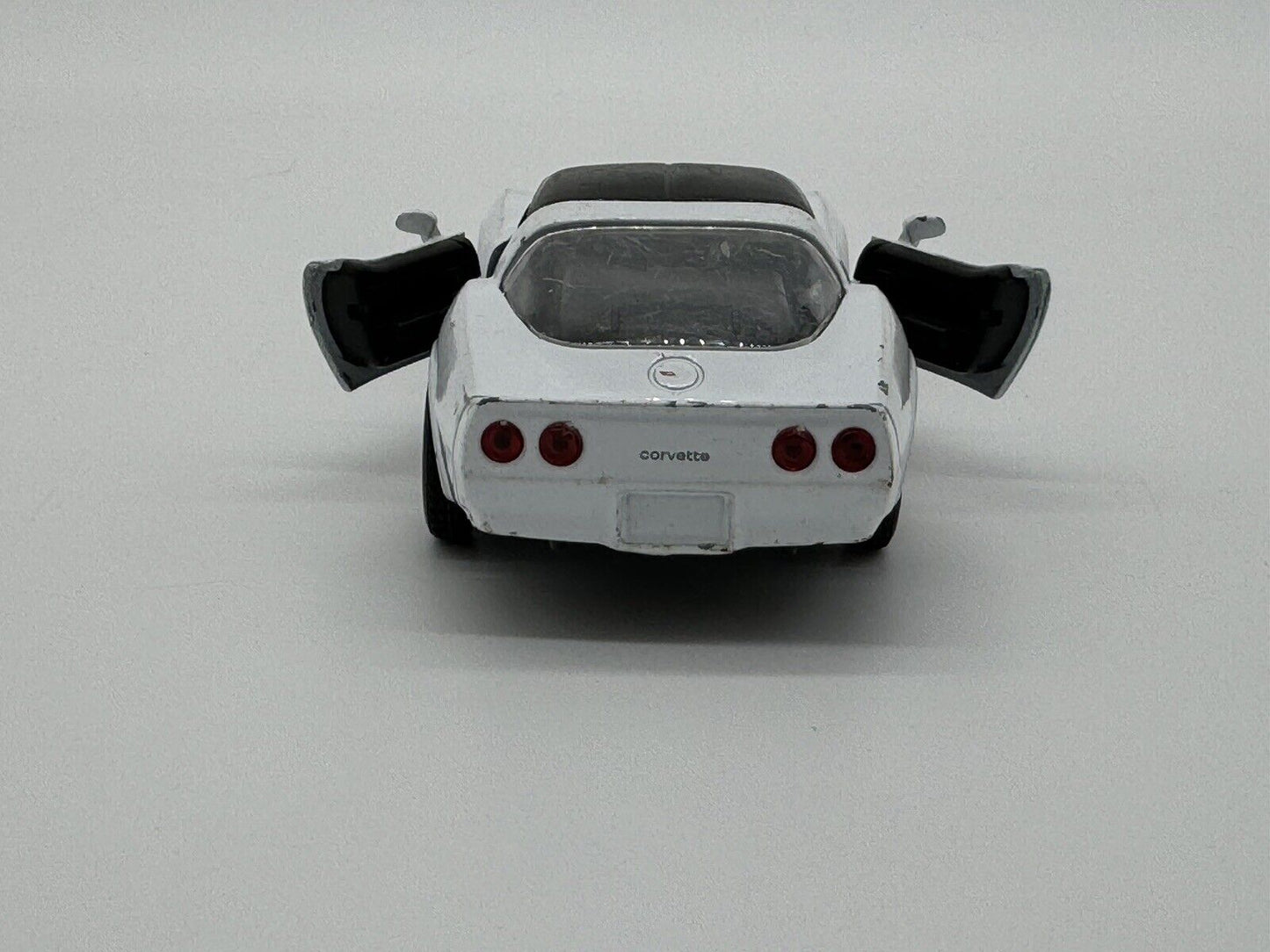 Welly 1982 Chevrolet Chevy Corvette Stingray Coupe White 1/38 Scale DieCast 006