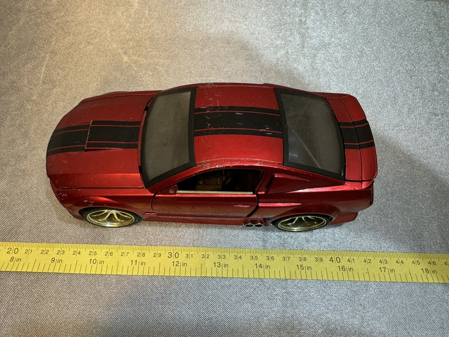 ProMark Ford 2005 Ford Mustang GT Diecast 1:24 005