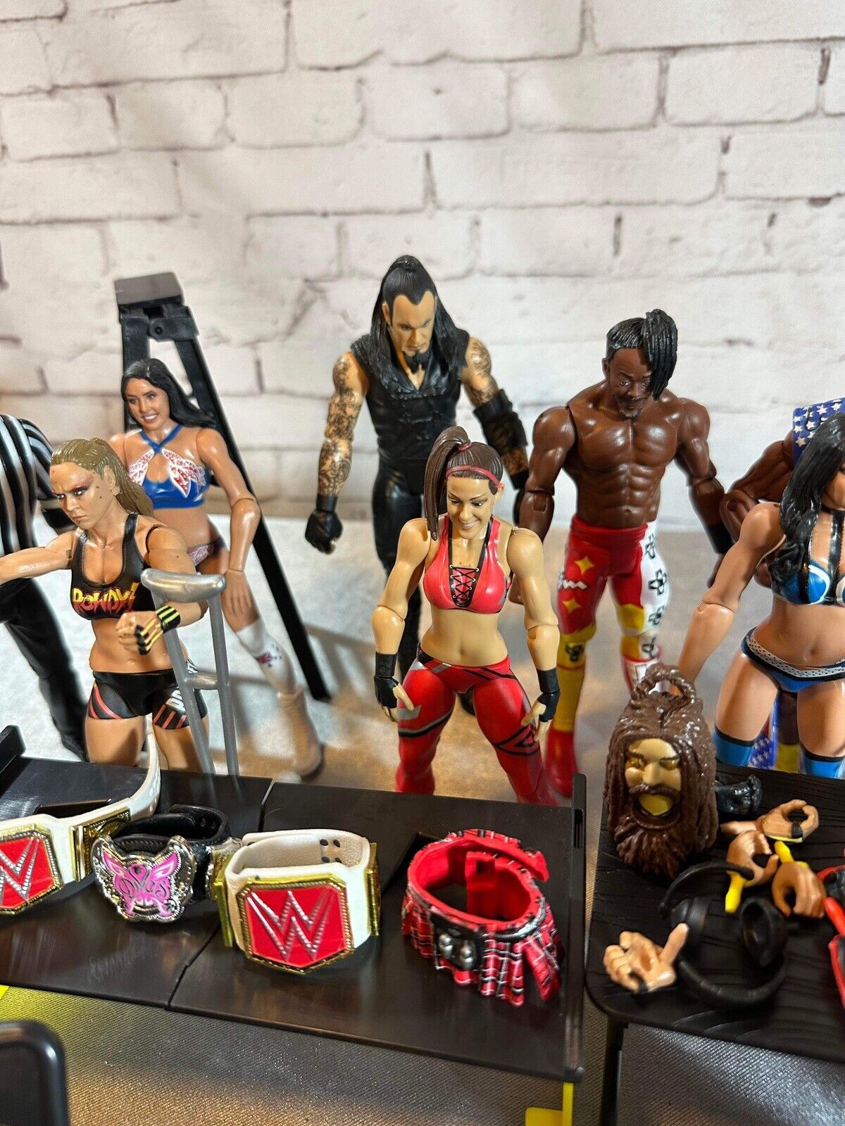 Huge Lot Of 15 Mattel WWE WWF Wrestling ACTION FIGURES & TONS OF ACCESSORIES ￼