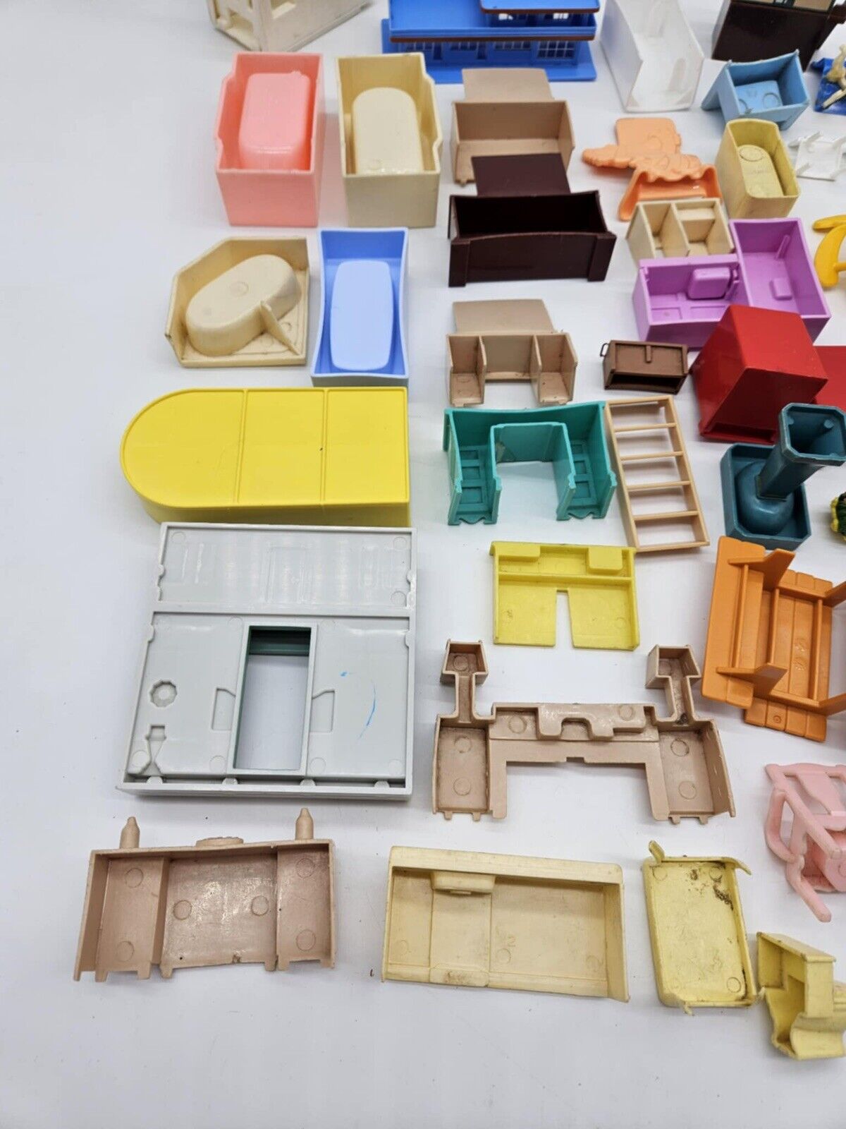 Vtge Lot Doll Dollhouse Furniture Plasco Fisher Price Renwall Arco & MORE!