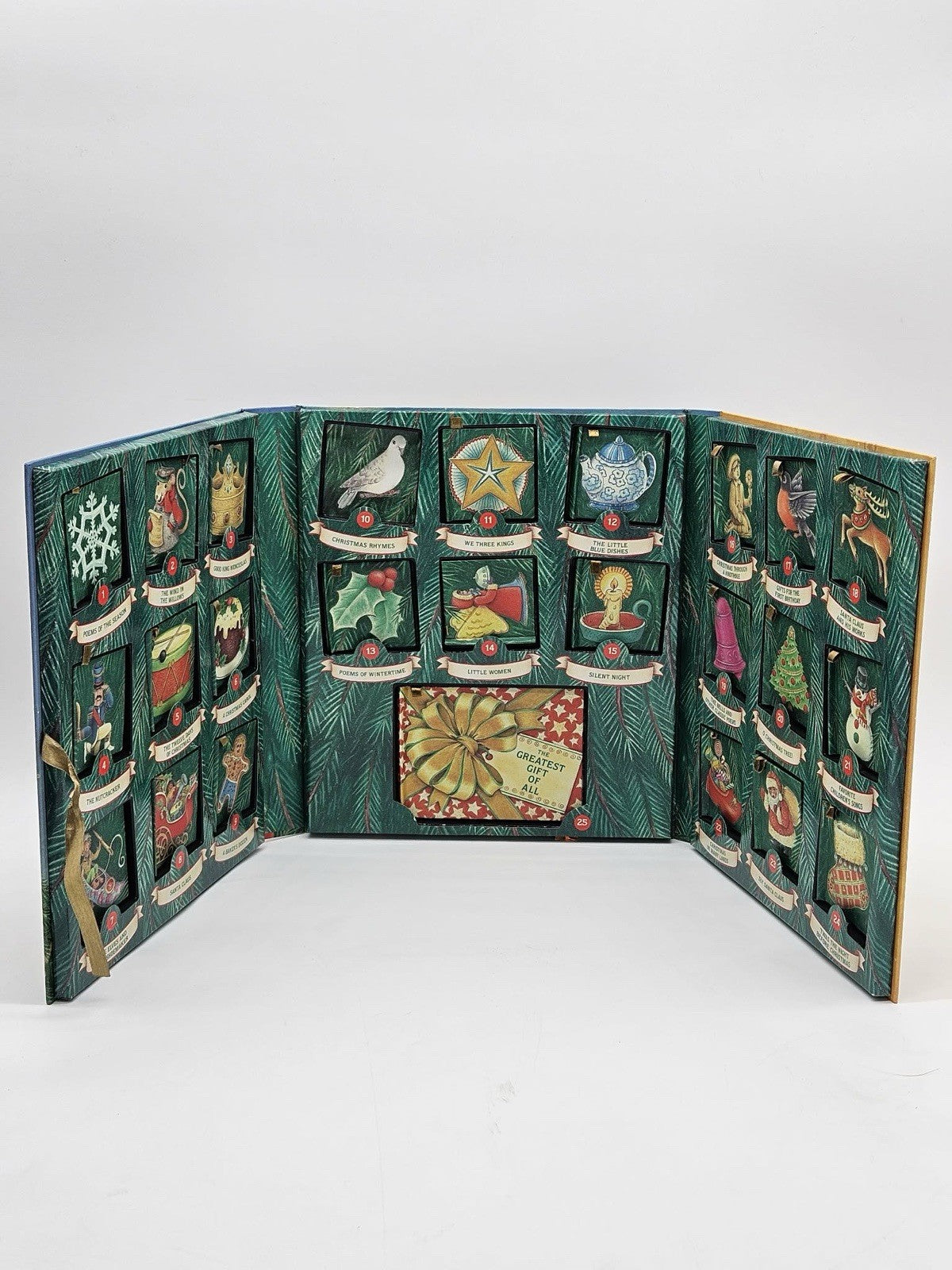Christmas Keepsake: A Treasury of Best-Loved Stories – 25 Mini Book & Ornaments