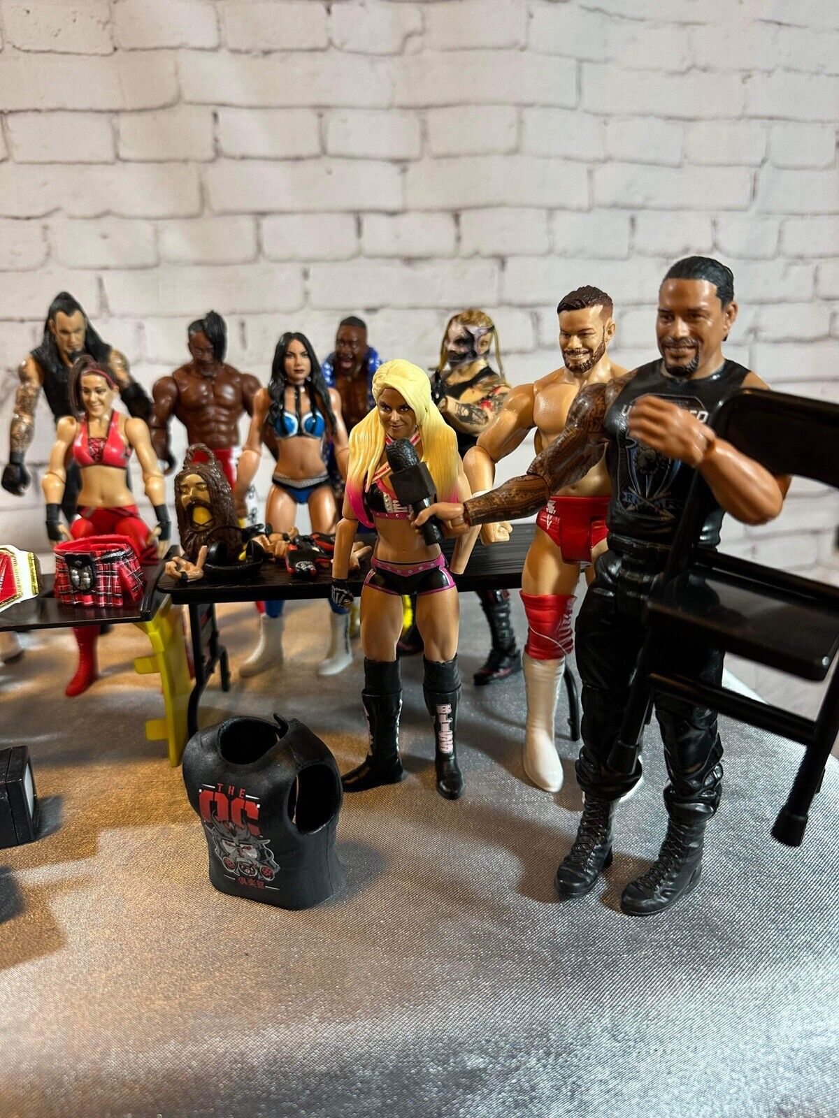 Huge Lot Of 15 Mattel WWE WWF Wrestling ACTION FIGURES & TONS OF ACCESSORIES ￼