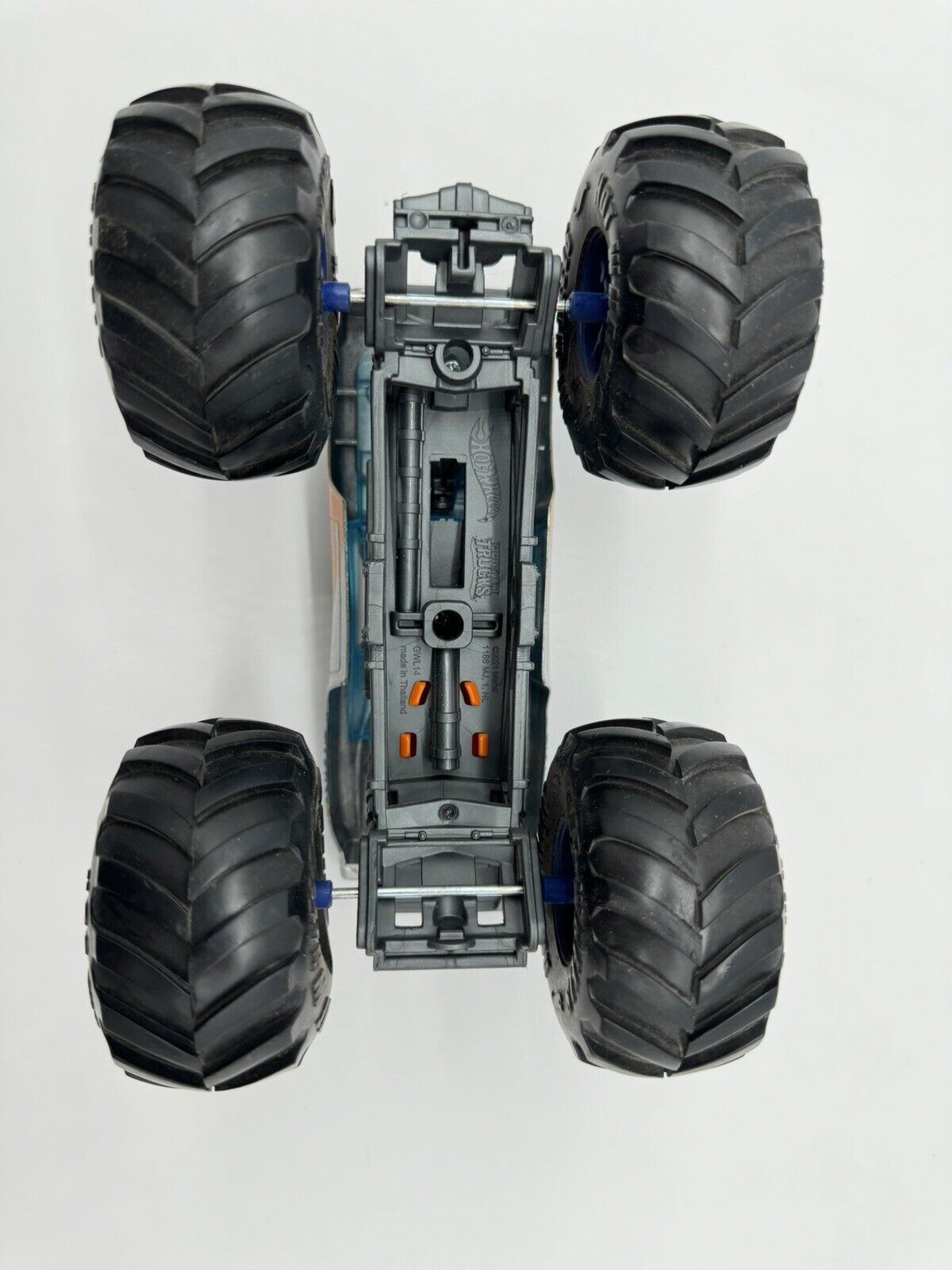 Hot Wheels MONSTER  TRUCK 1972 DODGE CHALLENGER 1:24 Hemi