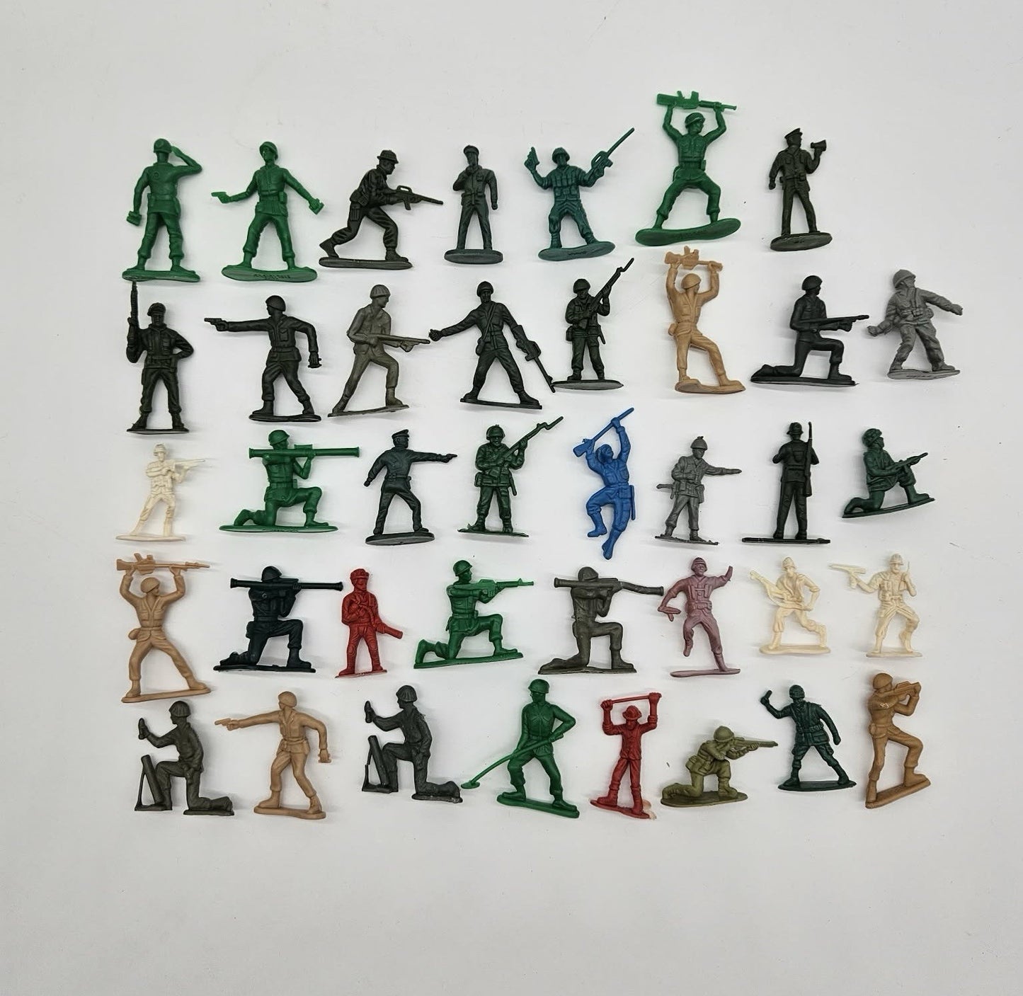 Vintage Plastic Army Men Soldiers Figures Lot Green Tan Blue Toy Soldiers WWII