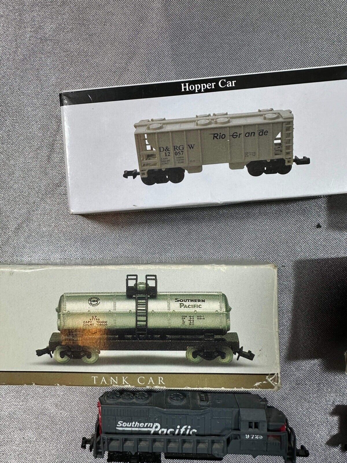 10Pc. High Speed Metal N Scale Train Display Set Southern Pacific Railroad Train