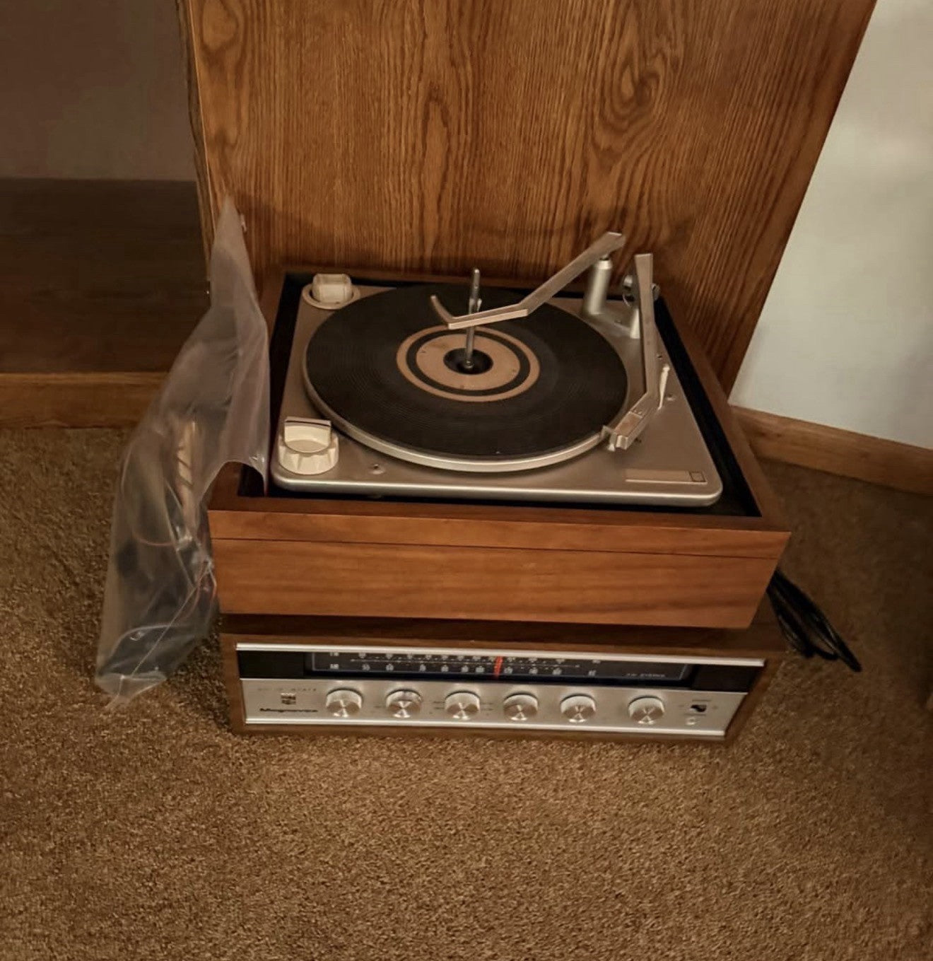 Vintage Magnavox Solid State Receiver & Micromatic Turntable EXCELLENT CONDITION