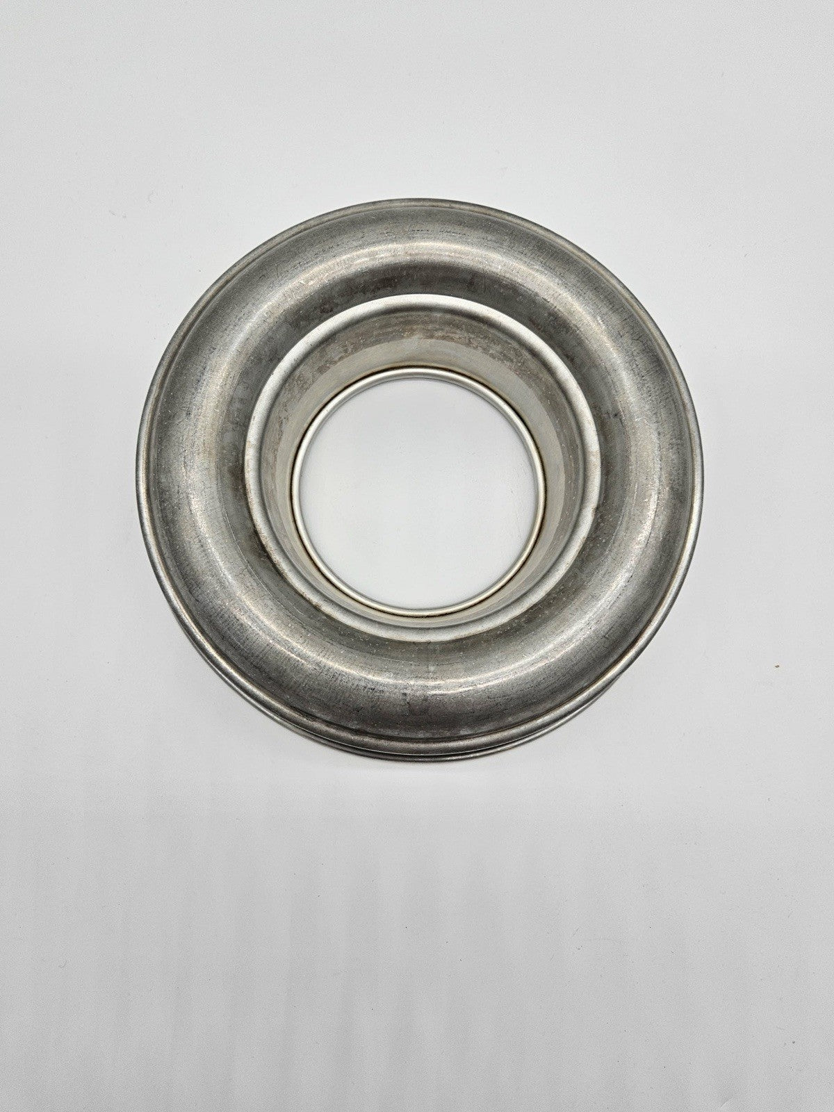 8.5" Wide Vintage Unmarked Aluminum Cake Bundt Jello Mold Shallow Round