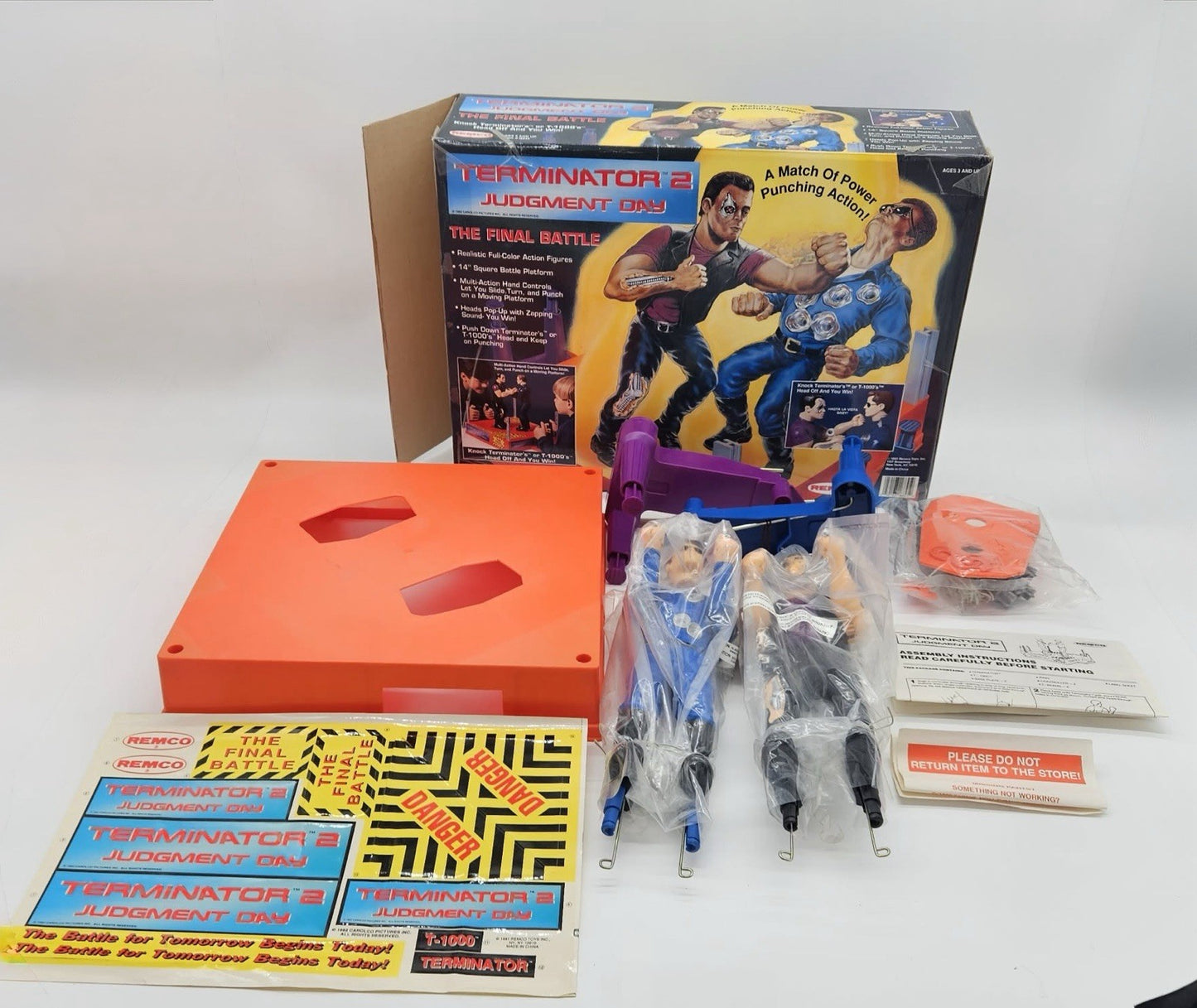 TERMINATOR 2 JUDGMENT DAY FINAL BATTLE ARNOLD ROCK'EM SOCK'EM ROBOTS NEW