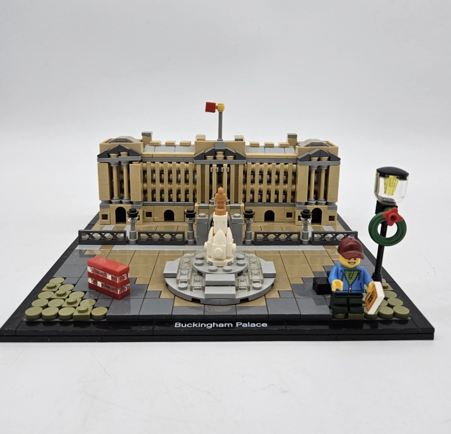 LEGO ARCHITECTURE: Buckingham Palace (21029) Retired