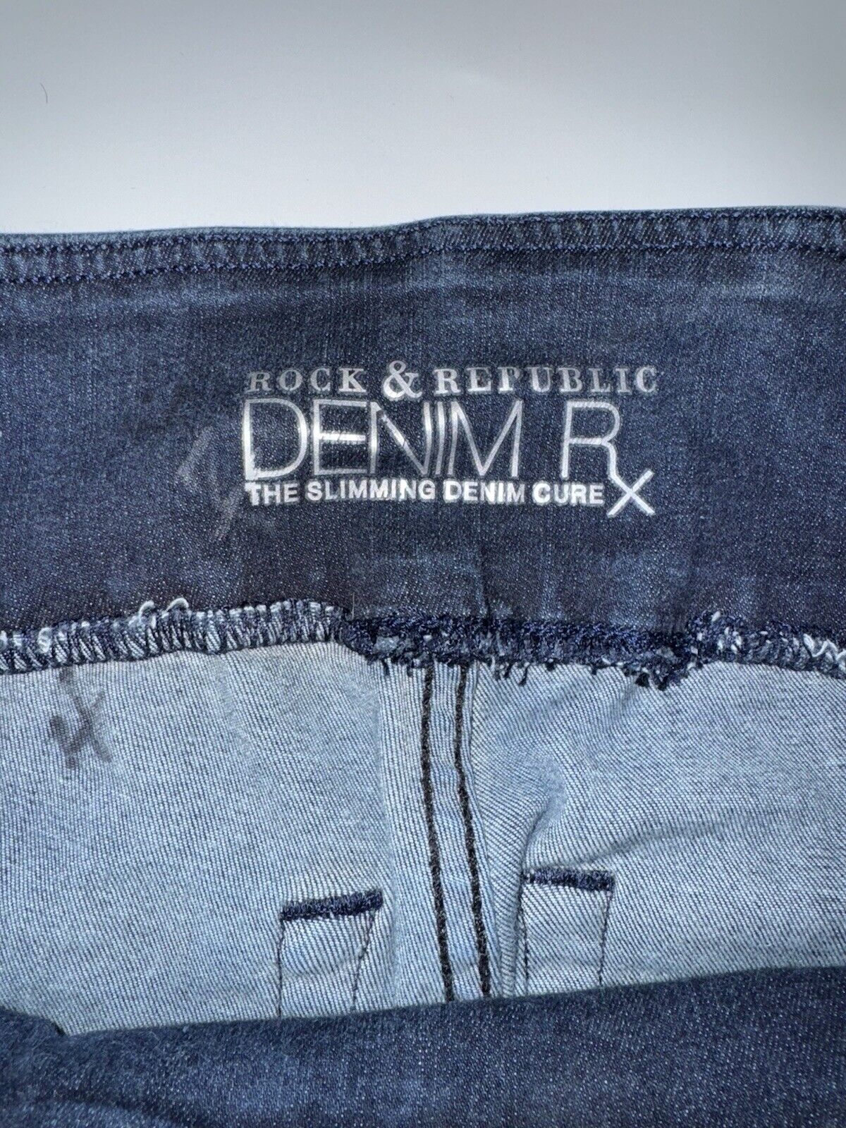 Rock & Republic Women’s Slimming Flare Fever Crop Sz 2