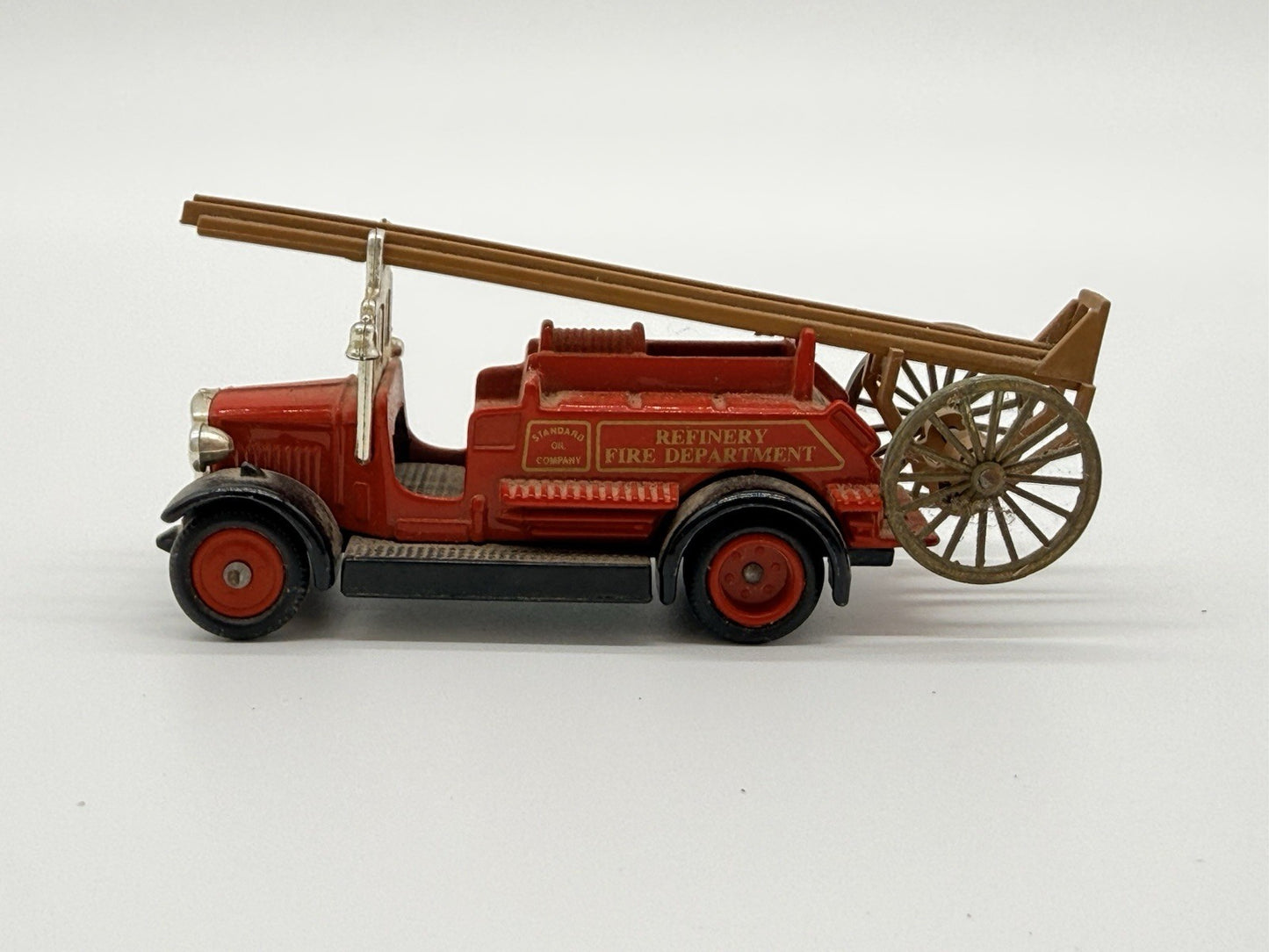 LLEDO Chevron Standard Oil 1934 Dennis Refinery Fire Truck