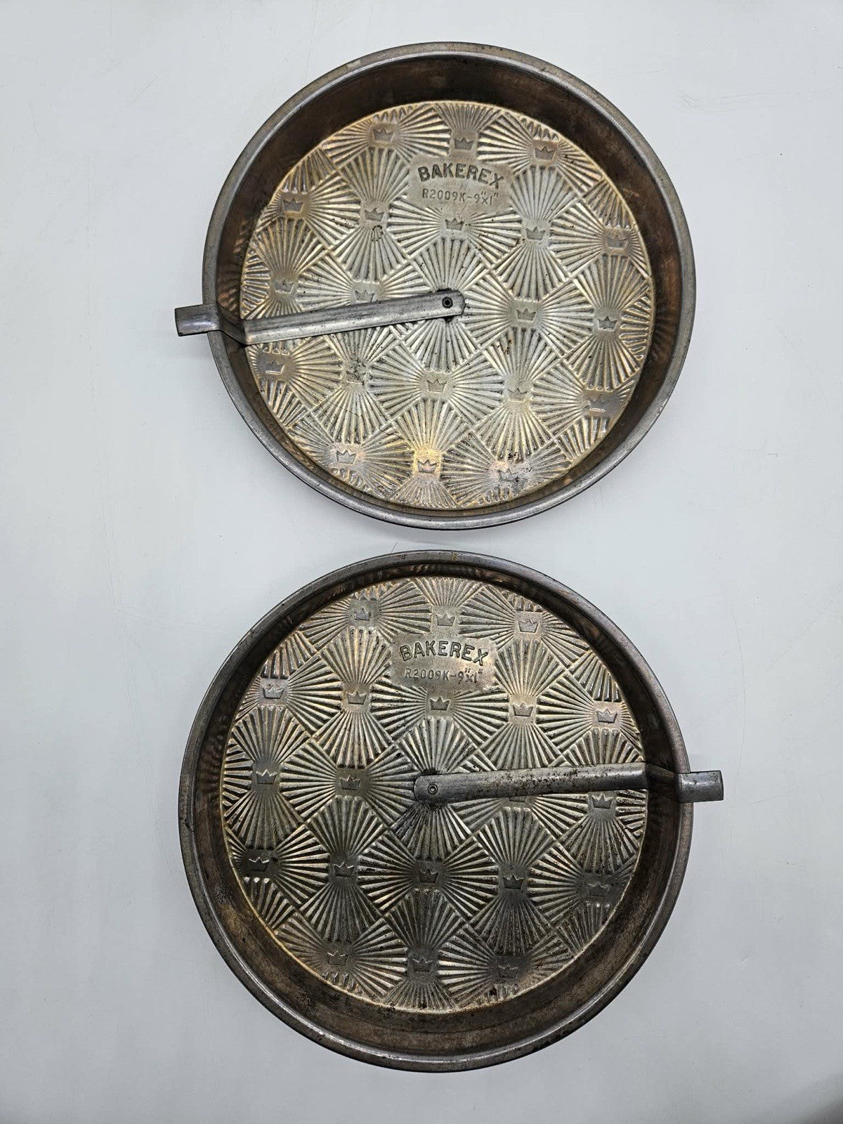 Pair Vintage OVENEX BAKEREX 9” Round Pie Pans w/ Cut & Serve Insert