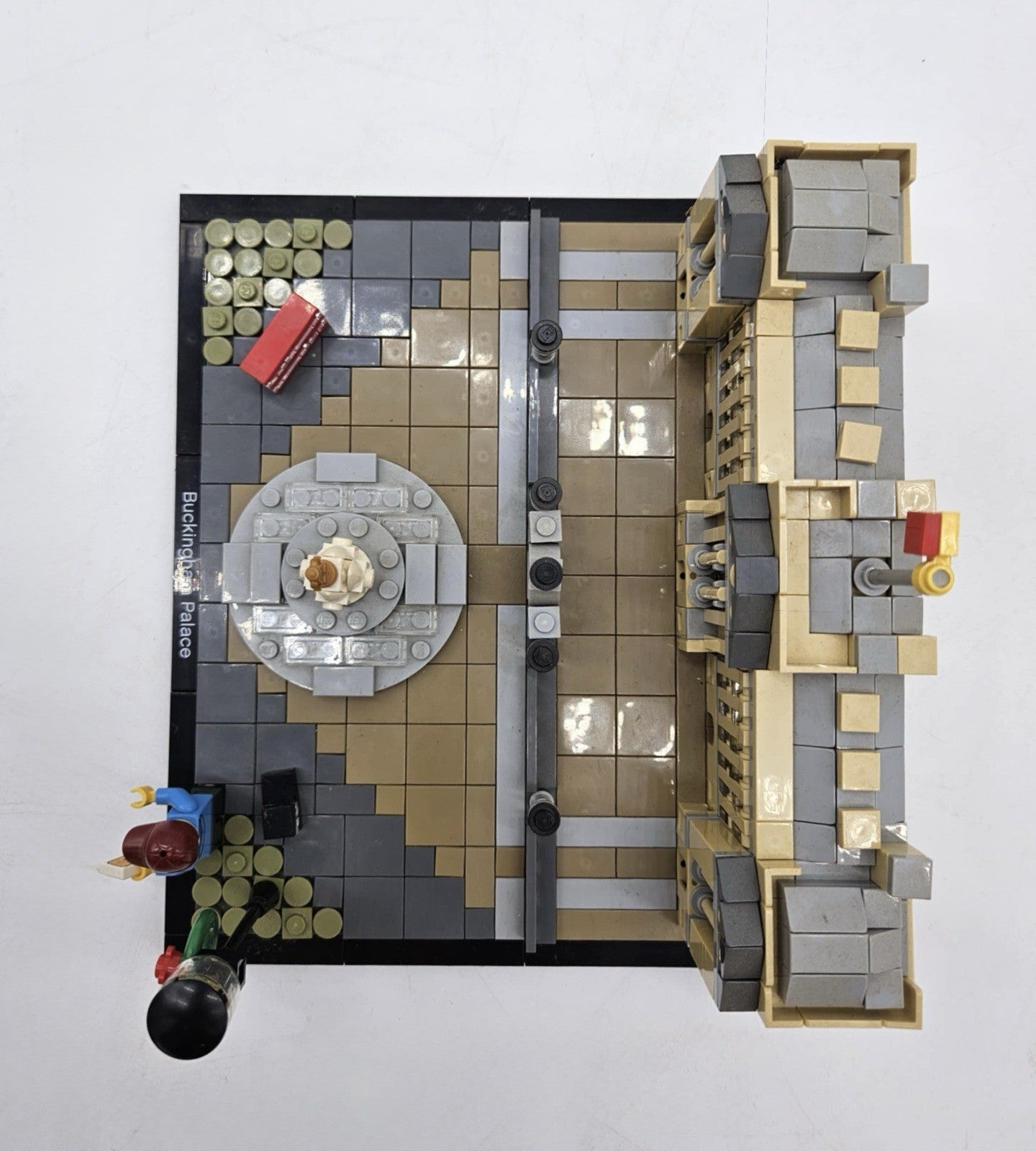 LEGO ARCHITECTURE: Buckingham Palace (21029) Retired