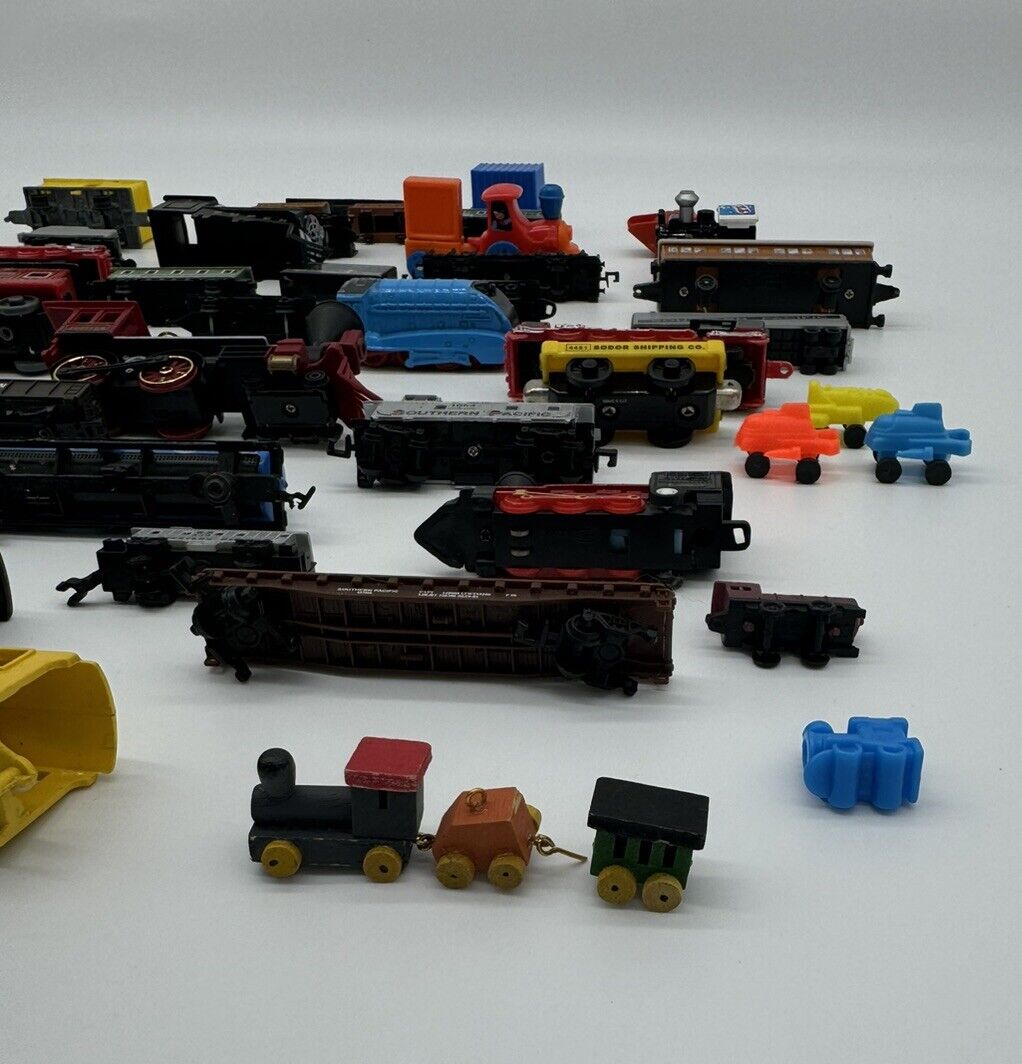 Huge Vintage Train Collectors Lot of 50+ Train Pieces