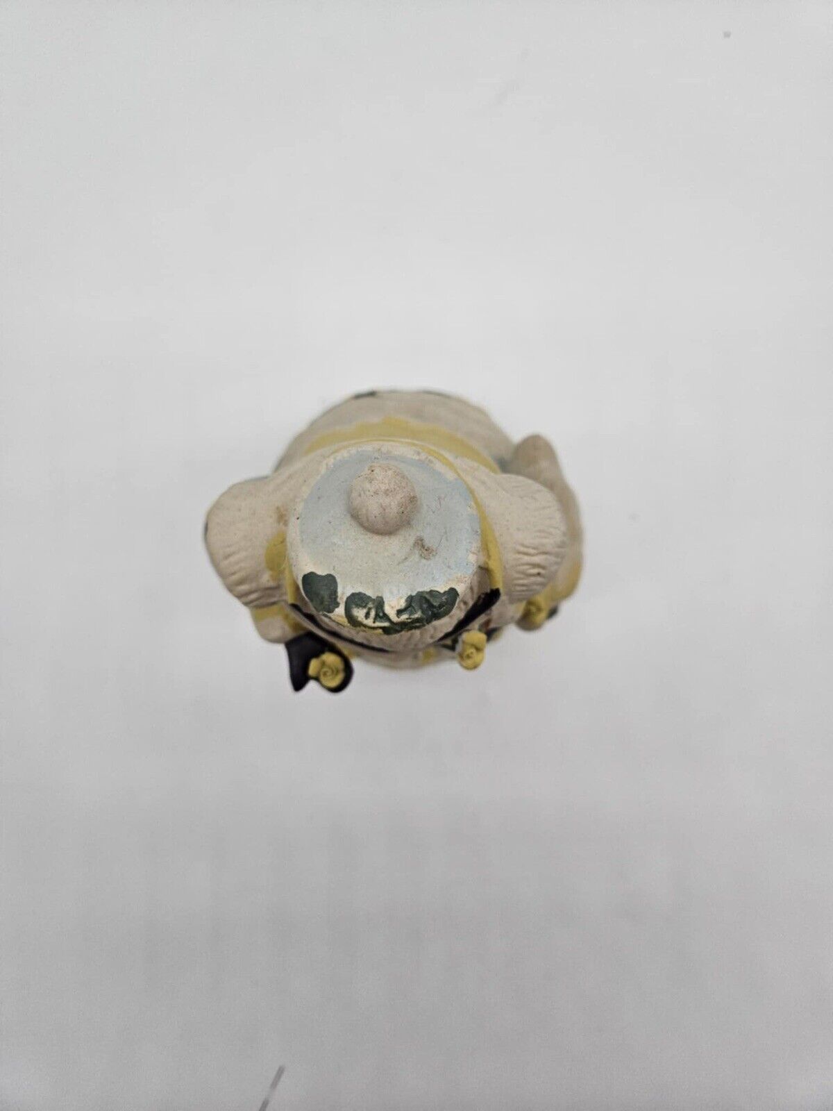 Music Box Victorian Santa Claus Cream Outfit Swan Figurine Porcelain