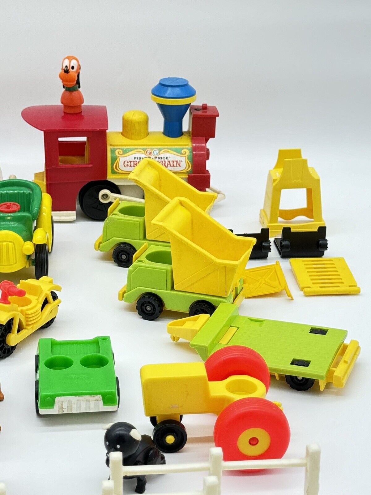 Huge Lot Of Vintage Fisher Price Little People Furniture, Cars, Trains, Ect