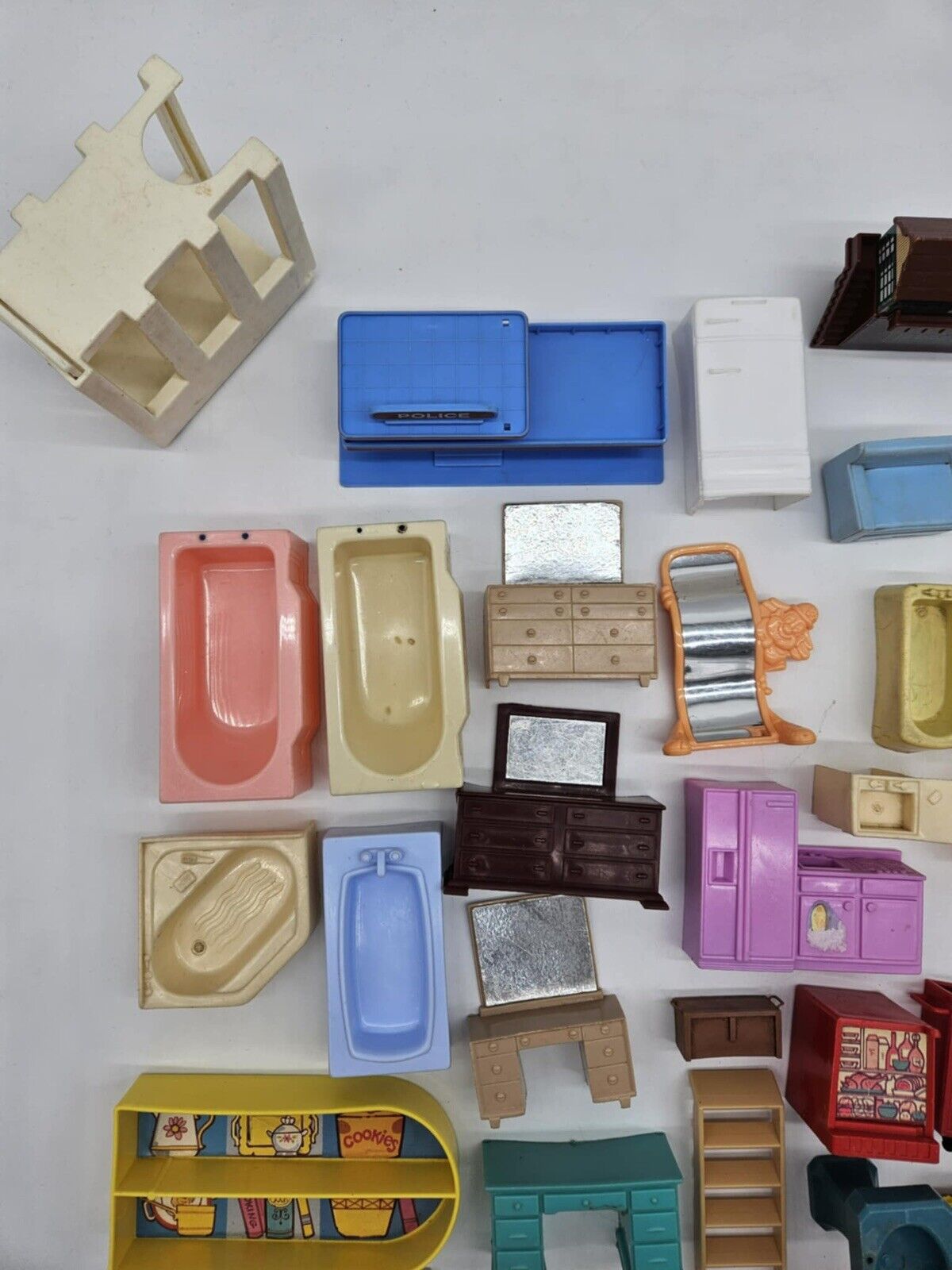 Vtge Lot Doll Dollhouse Furniture Plasco Fisher Price Renwall Arco & MORE!