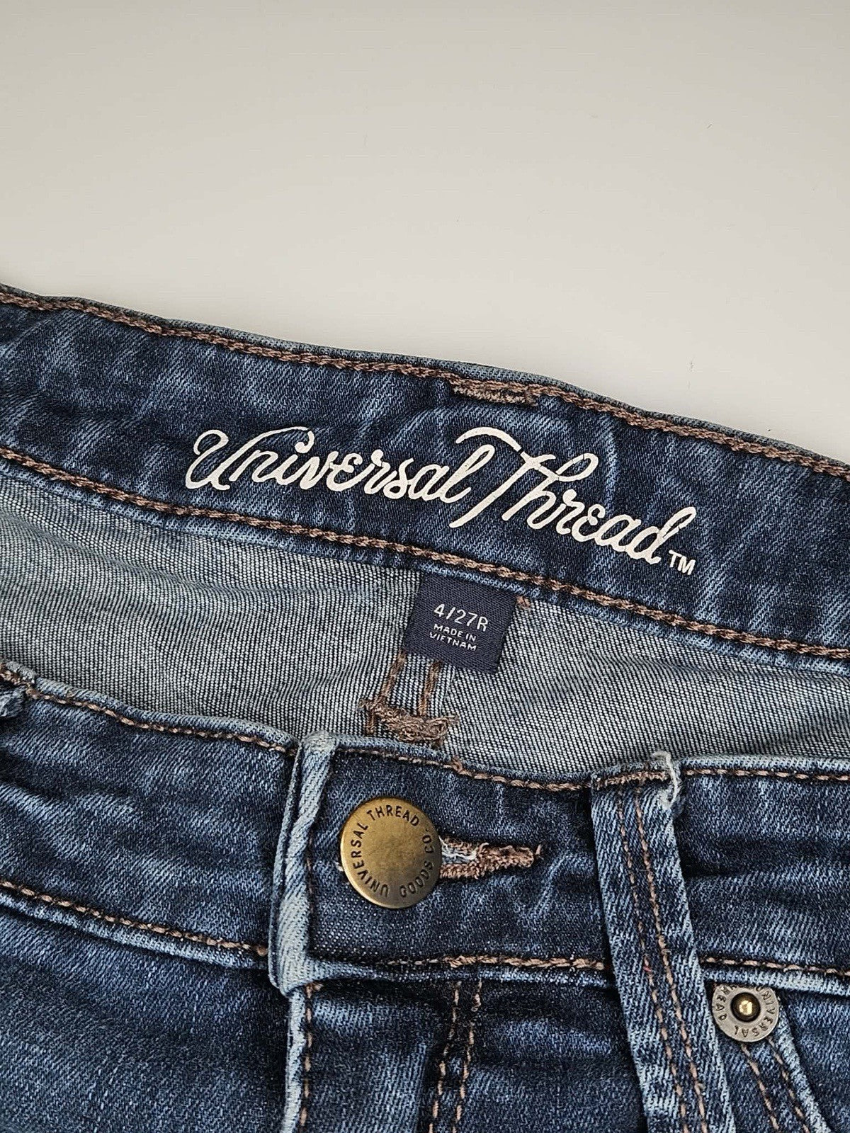Universal Thread Distressed Skinny Jeans Size 4/27R