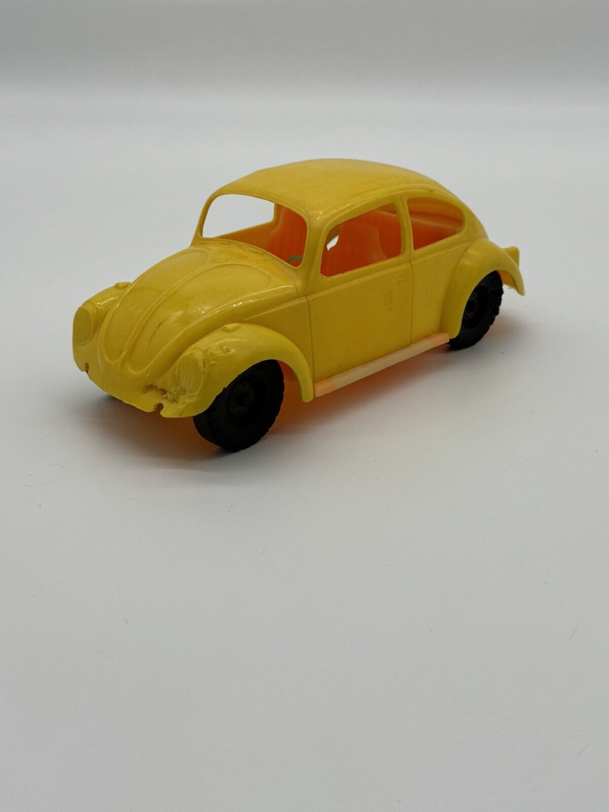VINTAGE CAR VW BUG VOLSKWAGEN BEETLE PLASTIC TOY YELLOW Gay Toys USA 005